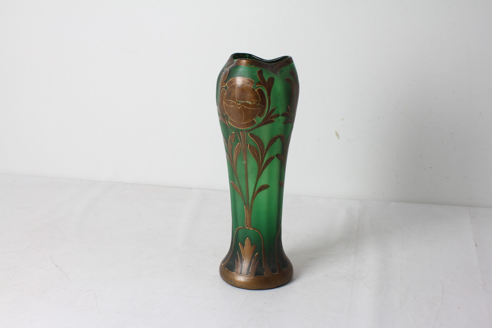 ancien-vase-art-deco-verre-vert-decor-bronze-dore-style-francois-theodore-legras-objets-deco-brocante-occasion-emmaus-scherwiller-etikette (2)
