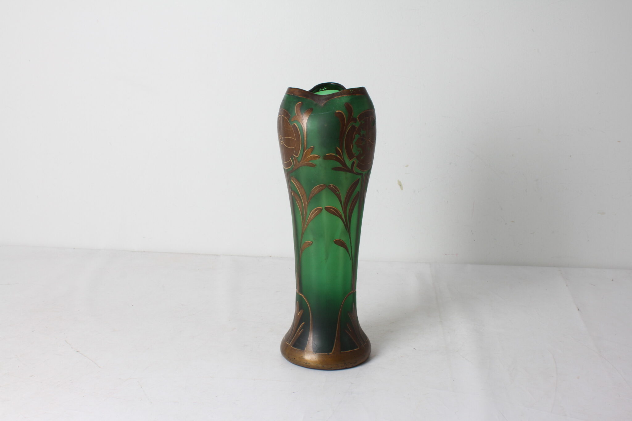 ancien-vase-art-deco-verre-vert-decor-bronze-dore-style-francois-theodore-legras-objets-deco-brocante-occasion-emmaus-scherwiller-etikette (3)