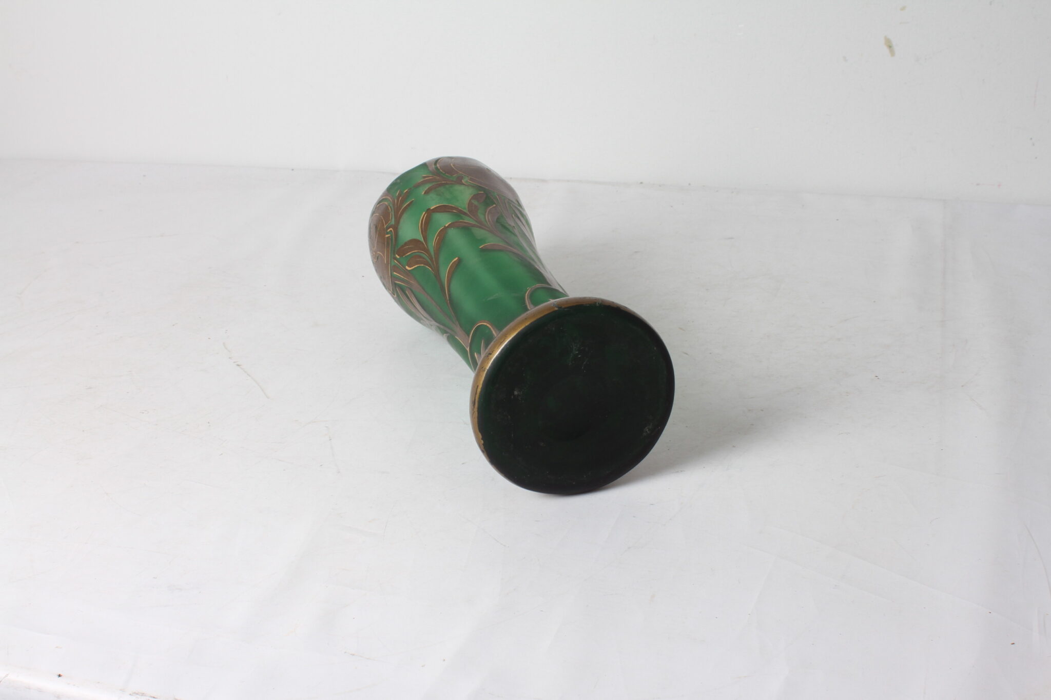 ancien-vase-art-deco-verre-vert-decor-bronze-dore-style-francois-theodore-legras-objets-deco-brocante-occasion-emmaus-scherwiller-etikette (4)