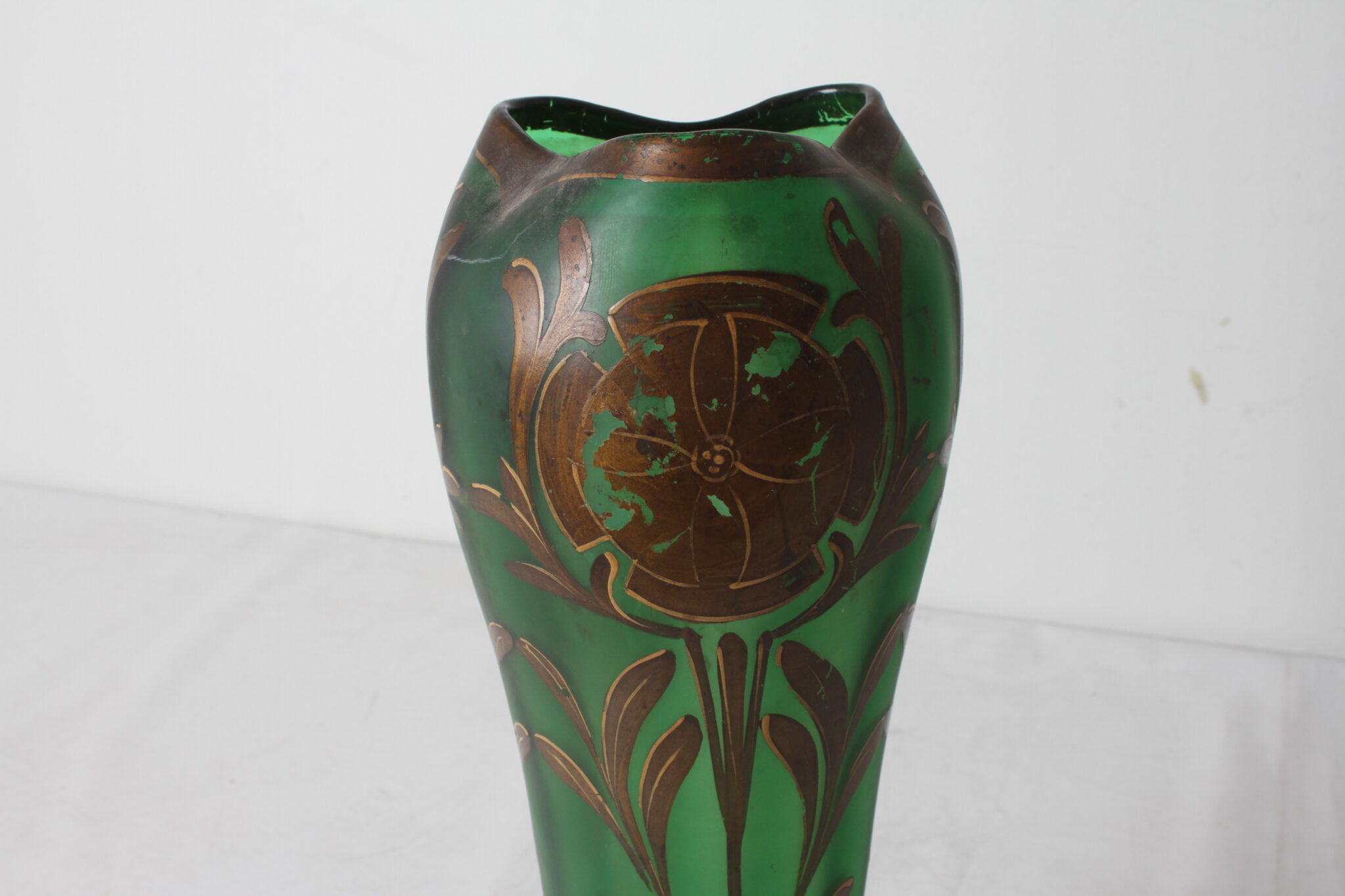 ancien-vase-art-deco-verre-vert-decor-bronze-dore-style-francois-theodore-legras-objets-deco-brocante-occasion-emmaus-scherwiller-etikette (5)