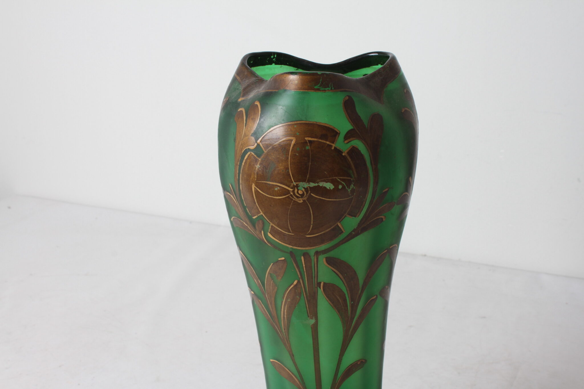 ancien-vase-art-deco-verre-vert-decor-bronze-dore-style-francois-theodore-legras-objets-deco-brocante-occasion-emmaus-scherwiller-etikette (6)