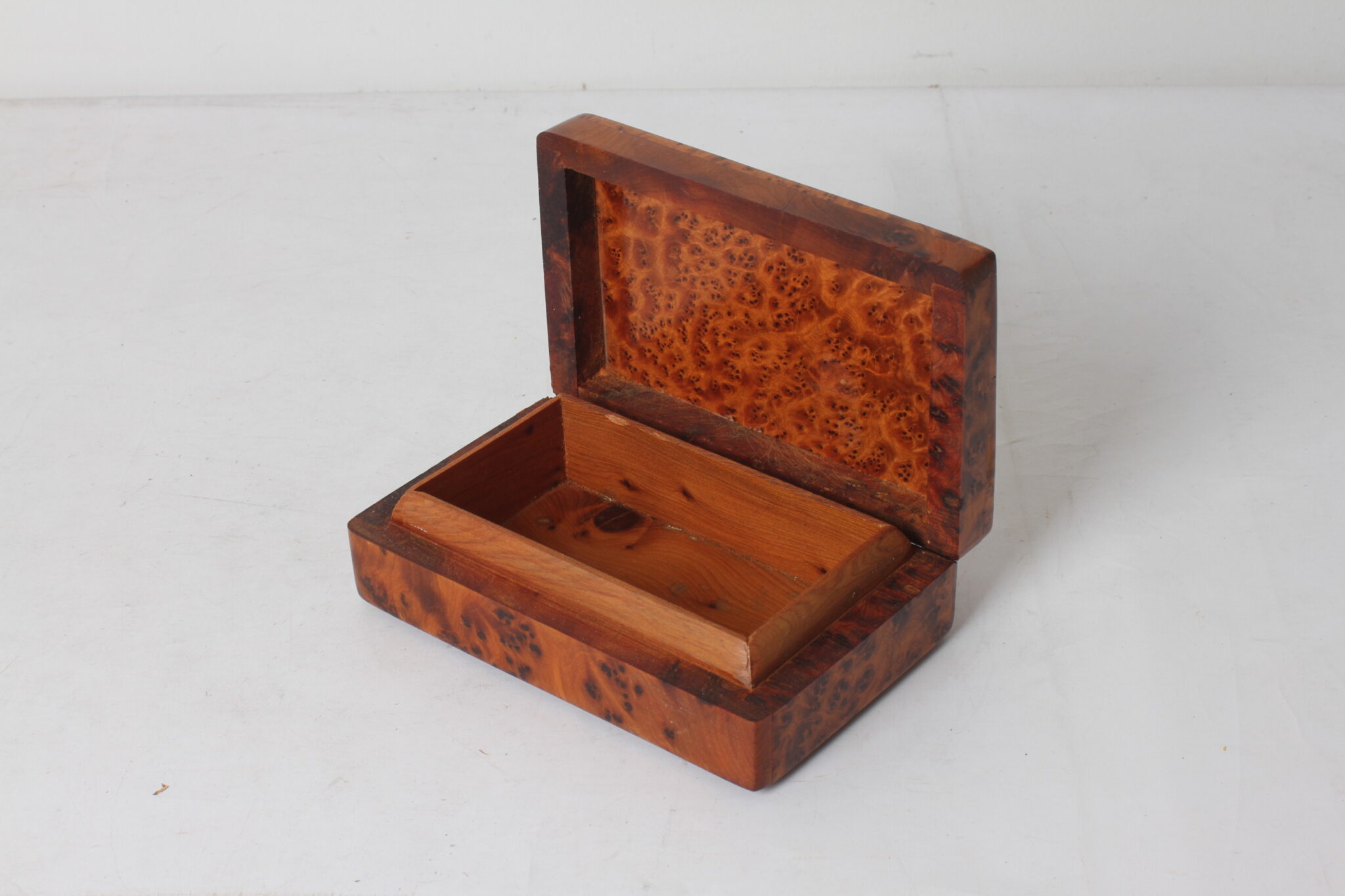 ancienne-boite-en-bois-objets-deco-brocante-occasion-emmaus-scherwiller-etikette (4)
