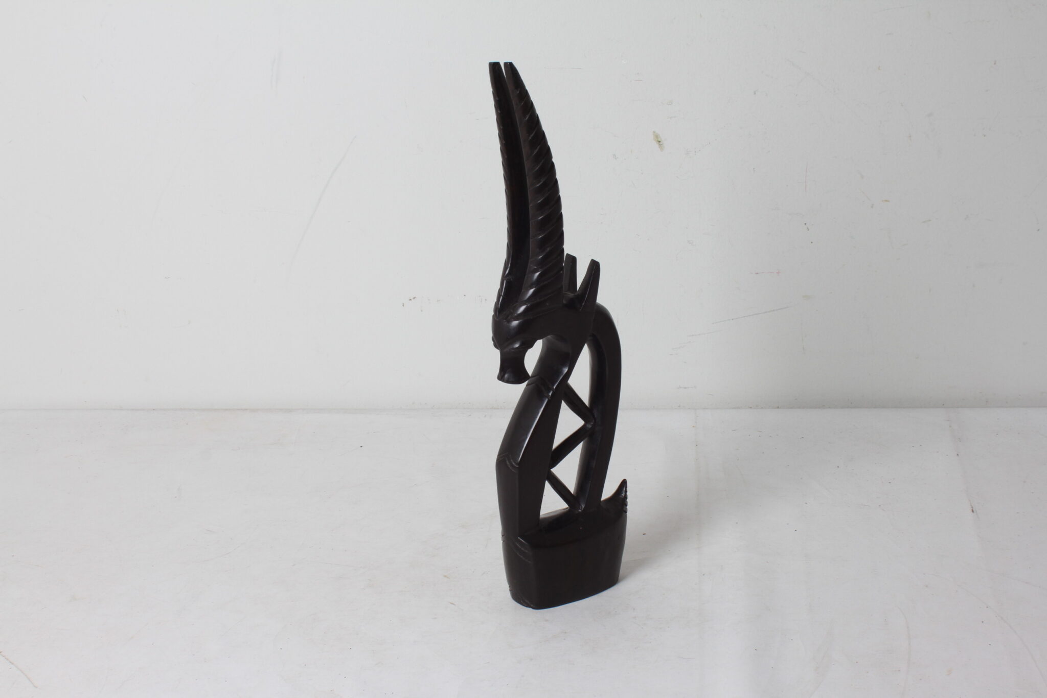 art-africain-sculpture-antilope-en-ebene-objets-deco-brocante-occasion-emmaus-scherwiller-etikette (2)