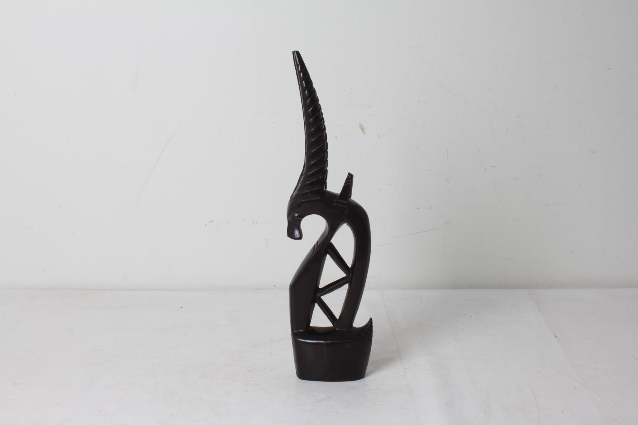 art-africain-sculpture-antilope-en-ebene-objets-deco-brocante-occasion-emmaus-scherwiller-etikette (3)
