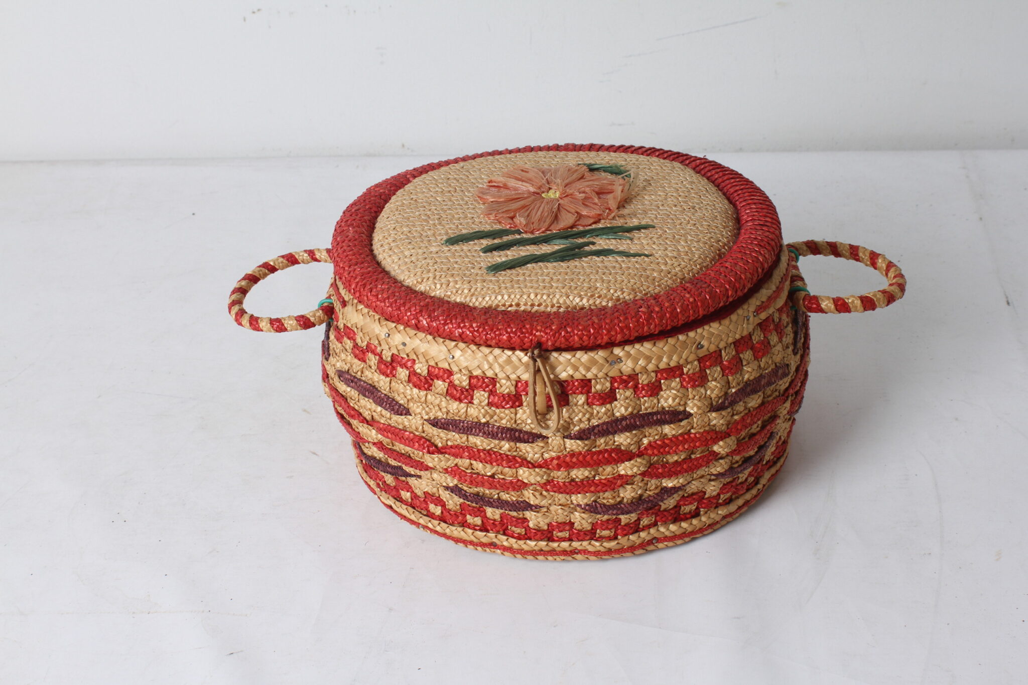 boite-panier-a-couture-vintage-osier-tresse-raphia-objets-deco-loisir-brocante-occasion-emmaus-scherwiller-etikette (3)