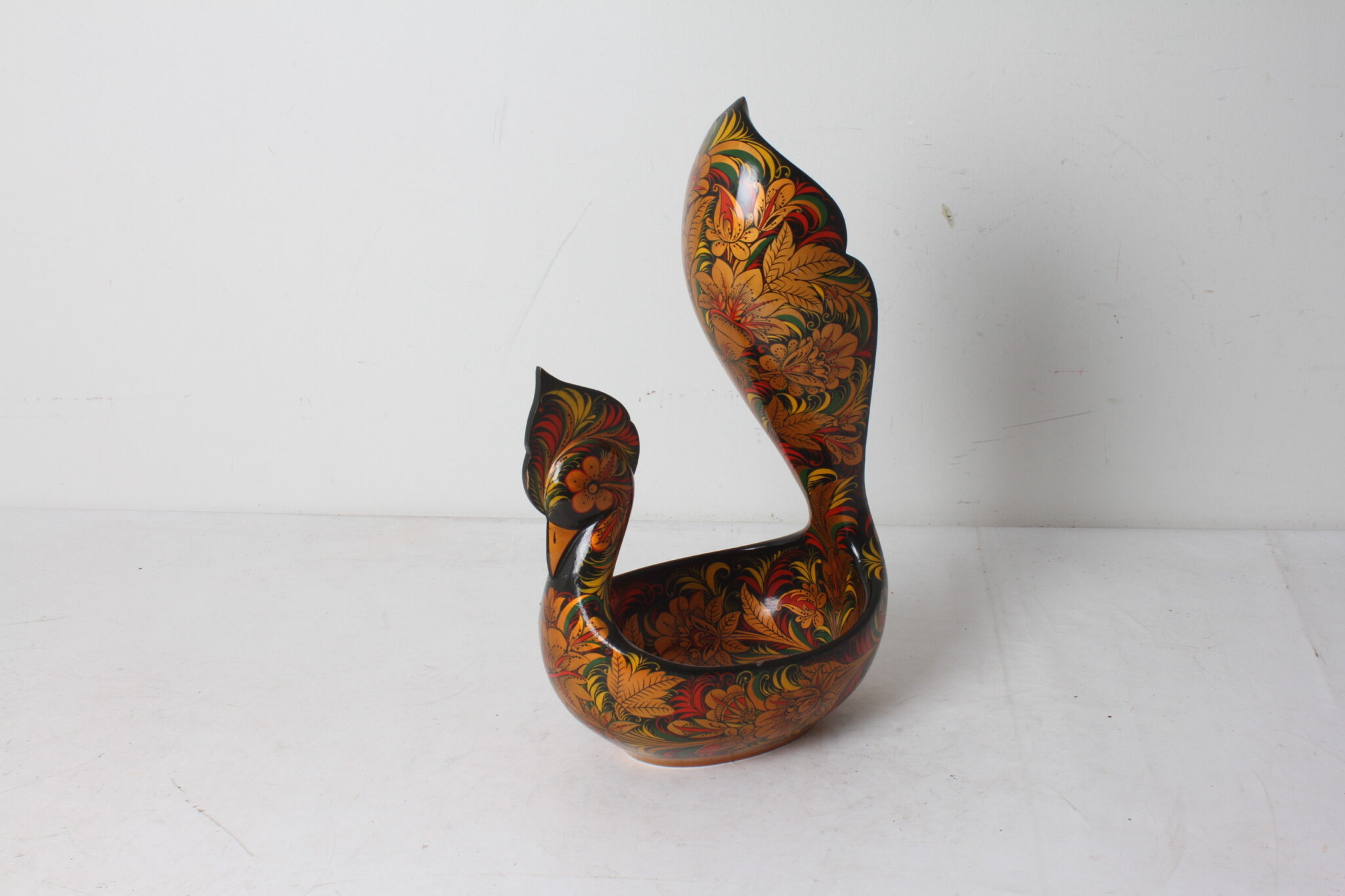 bol-cygne-khokhloma-bois-laque-objets-deco-brocante-occasion-emmaus-scherwiller-etikette (2)