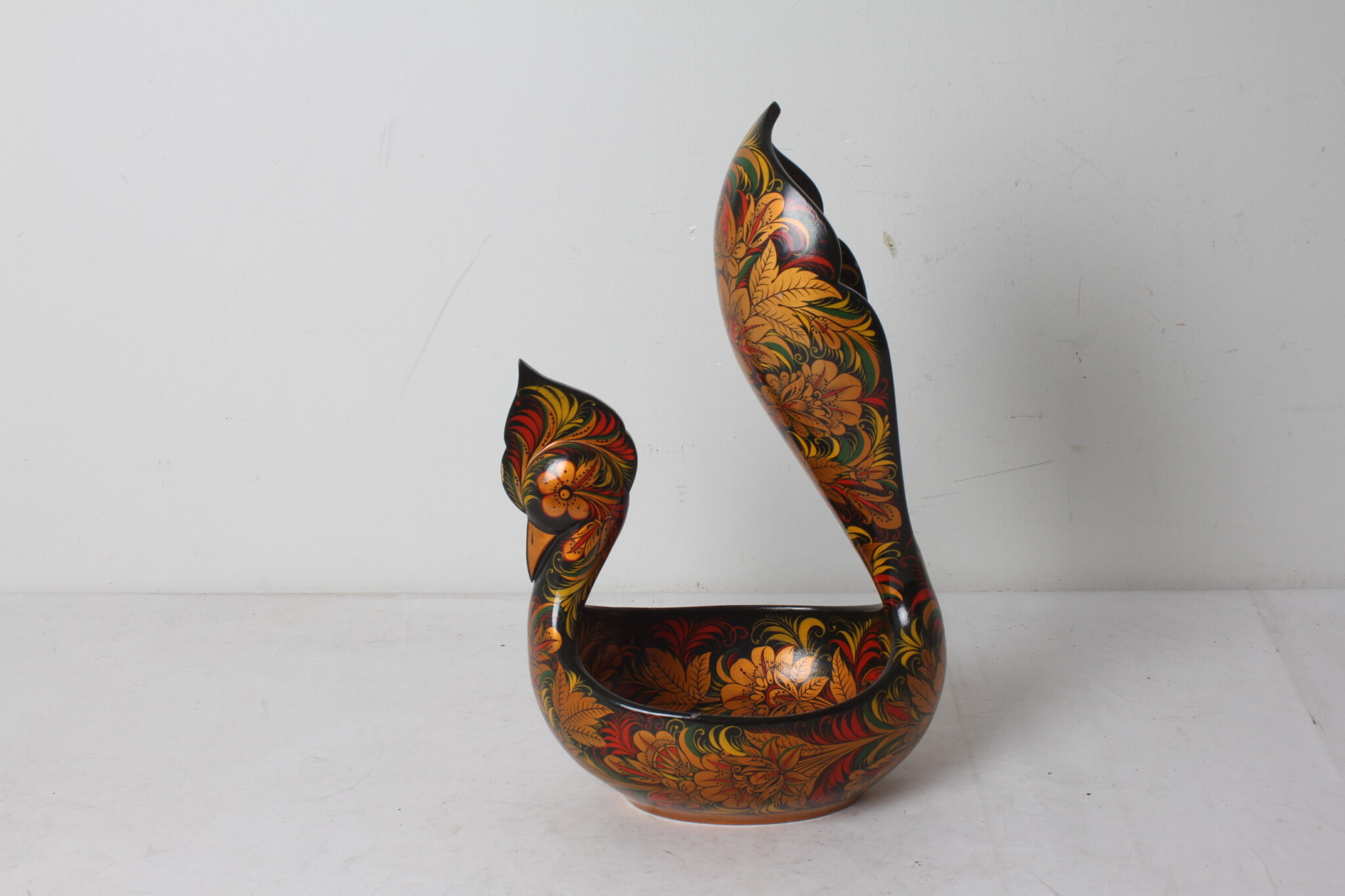 bol-cygne-khokhloma-bois-laque-objets-deco-brocante-occasion-emmaus-scherwiller-etikette (3)