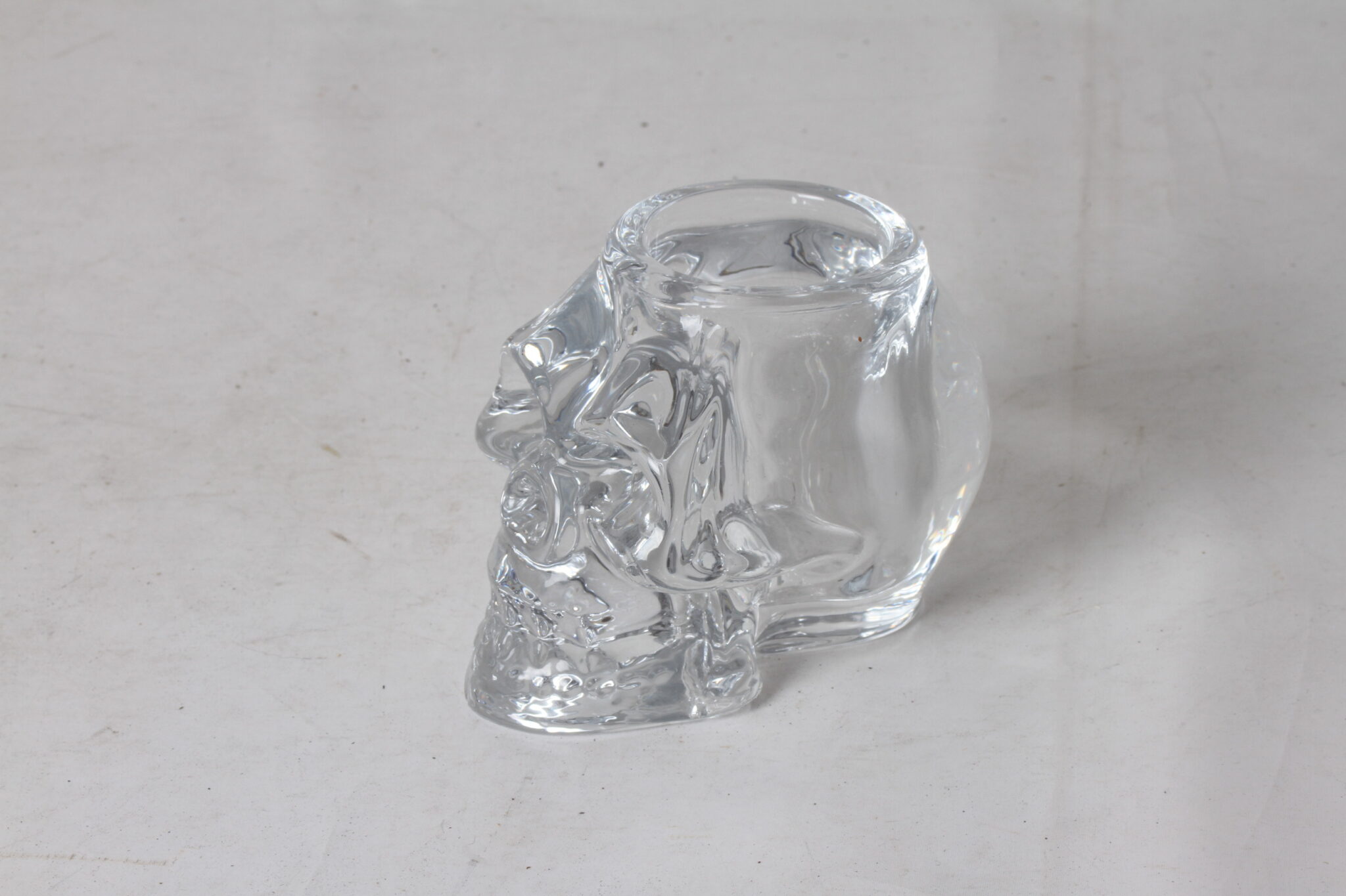 bougeoir-tete-de-mort-en-verre-epais-transparent-objets-deco-occasion-emmaus-scherwiller-etikette (2)