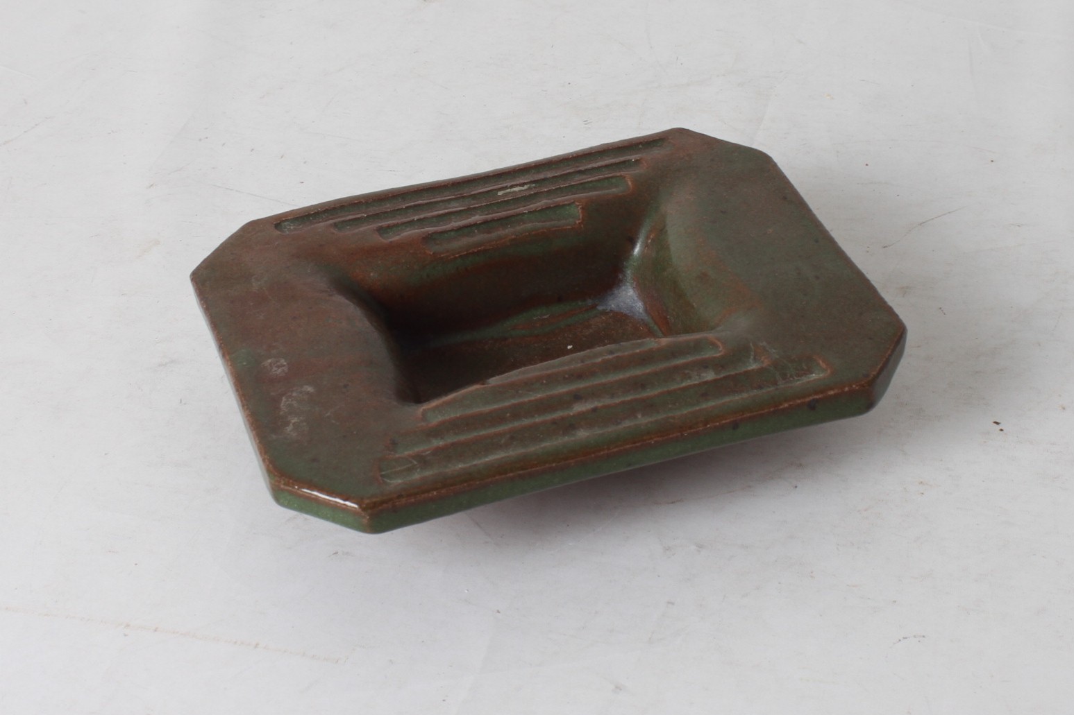 cendrier-de-table-artisanal-en-ceramique-design-scandinave-objets-deco-brocante-occasion-emmaus-scherwiller-etikette (2)