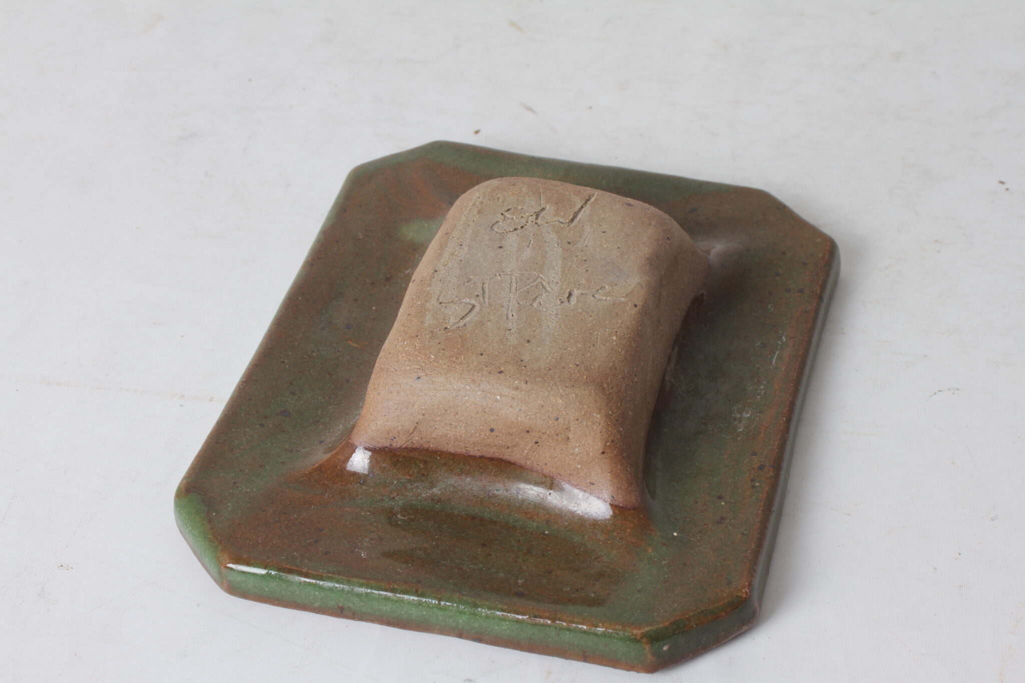 cendrier-de-table-artisanal-en-ceramique-design-scandinave-objets-deco-brocante-occasion-emmaus-scherwiller-etikette (4)