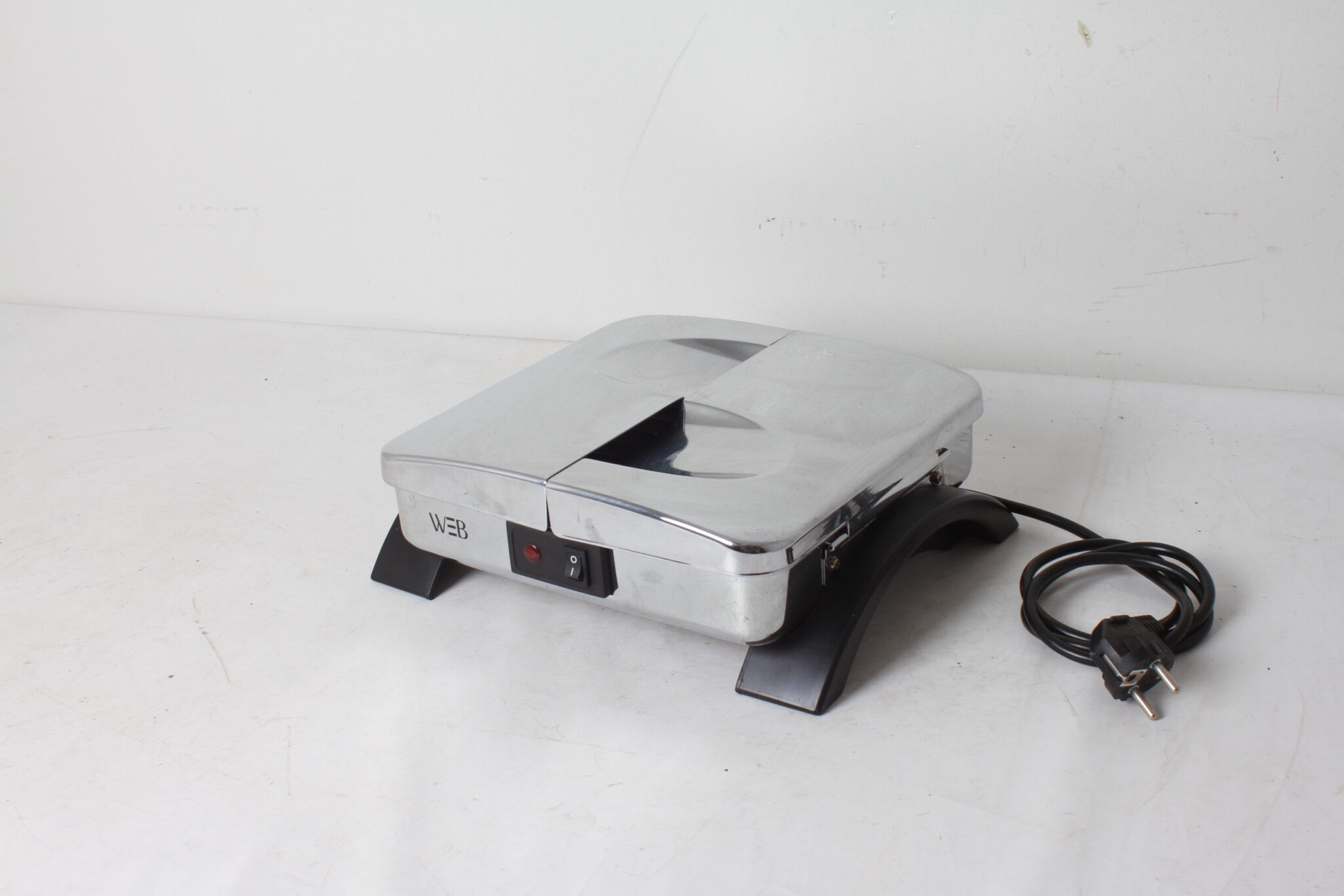 chauffe-assiettes-electrique-white-and-brown-cp439-300w-12-assiettes-petit-electromenager-brocante-occasion-emmaus-scherwiller-etikette (2)