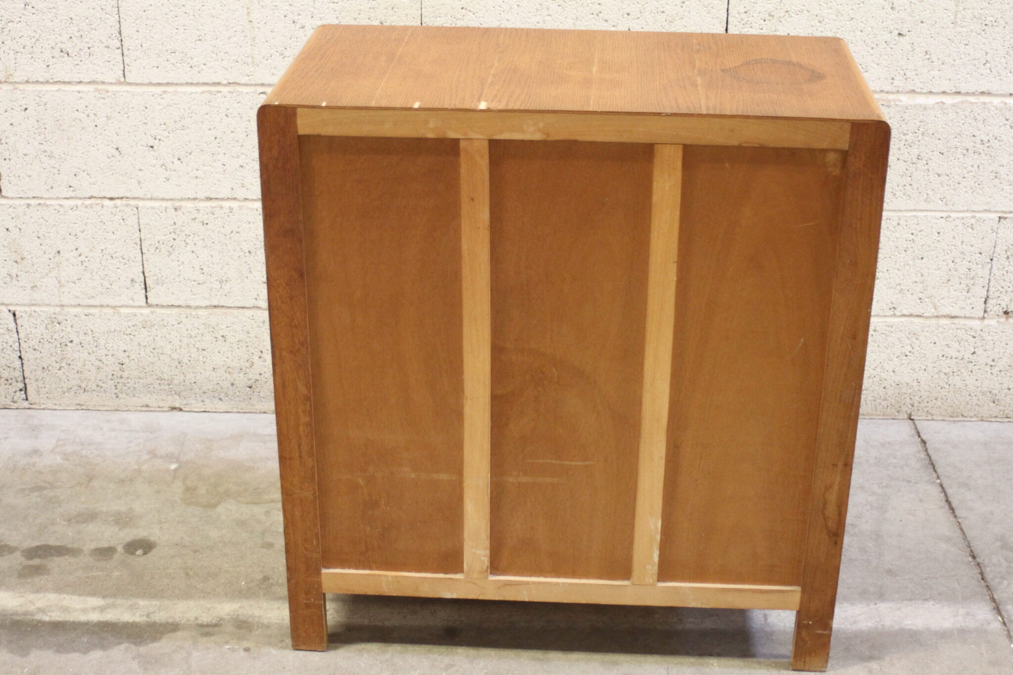 commode-vintage-4-tiroirs-pieds-compas-bois-placage-mobilier-brocante-occasion-emmaus-scherwiller-etikette (5)