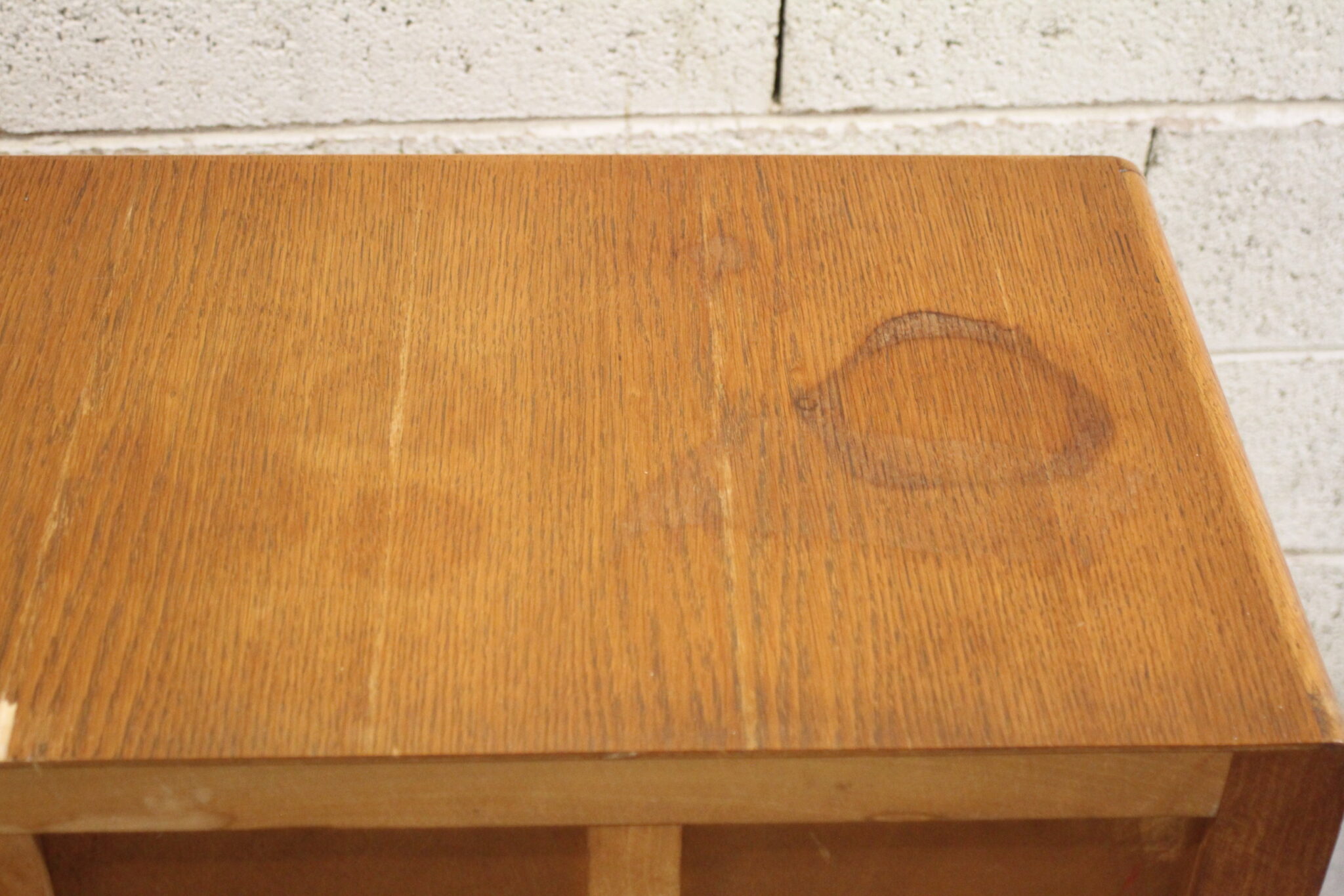 commode-vintage-4-tiroirs-pieds-compas-bois-placage-mobilier-brocante-occasion-emmaus-scherwiller-etikette (6)