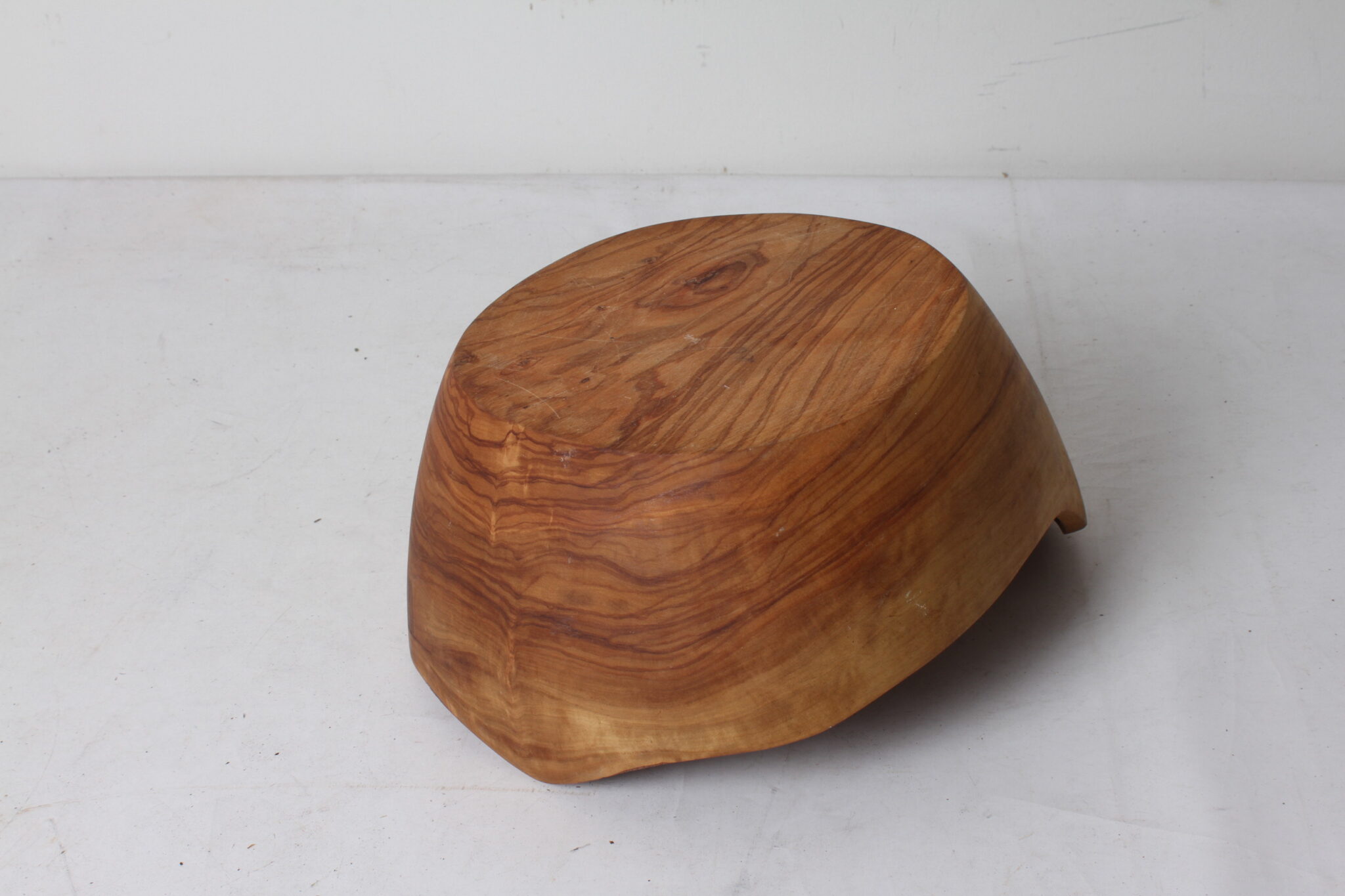 corbeille-a-fruits-en-bois-d'olivier-art-de-la-table-brocante-occasion-emmaus-scherwiller-etikette (1)
