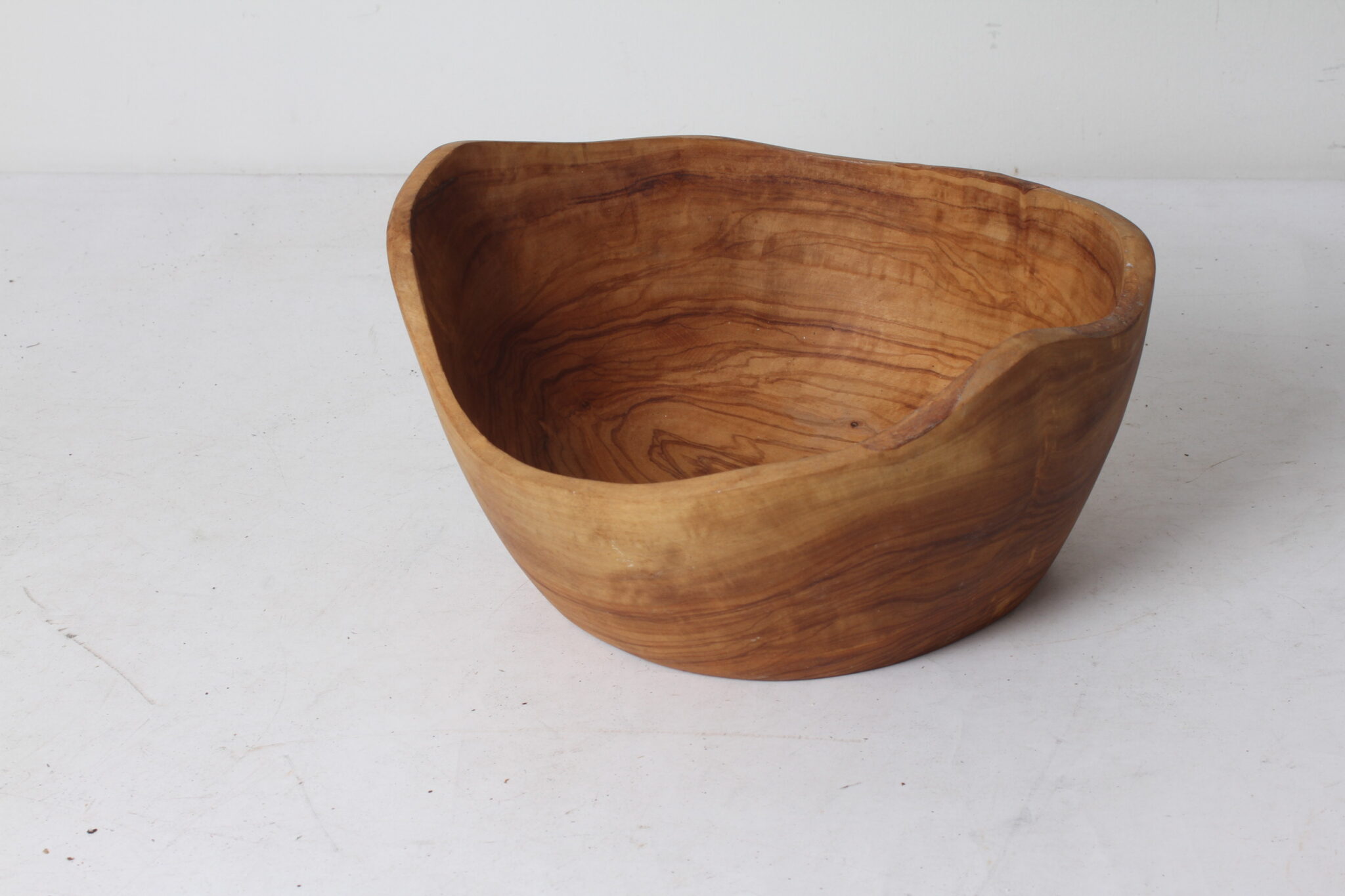 corbeille-a-fruits-en-bois-d'olivier-art-de-la-table-brocante-occasion-emmaus-scherwiller-etikette (2)