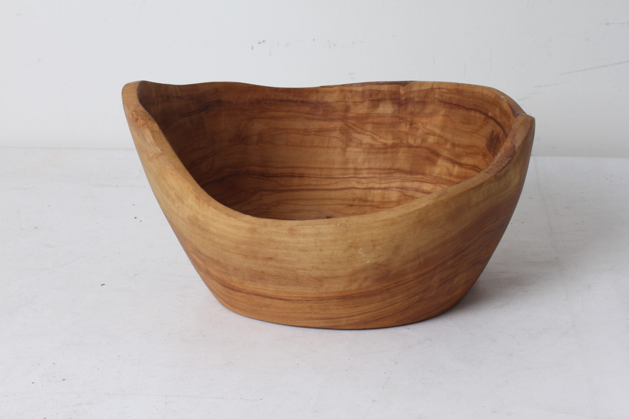 corbeille-a-fruits-en-bois-d'olivier-art-de-la-table-brocante-occasion-emmaus-scherwiller-etikette (3)