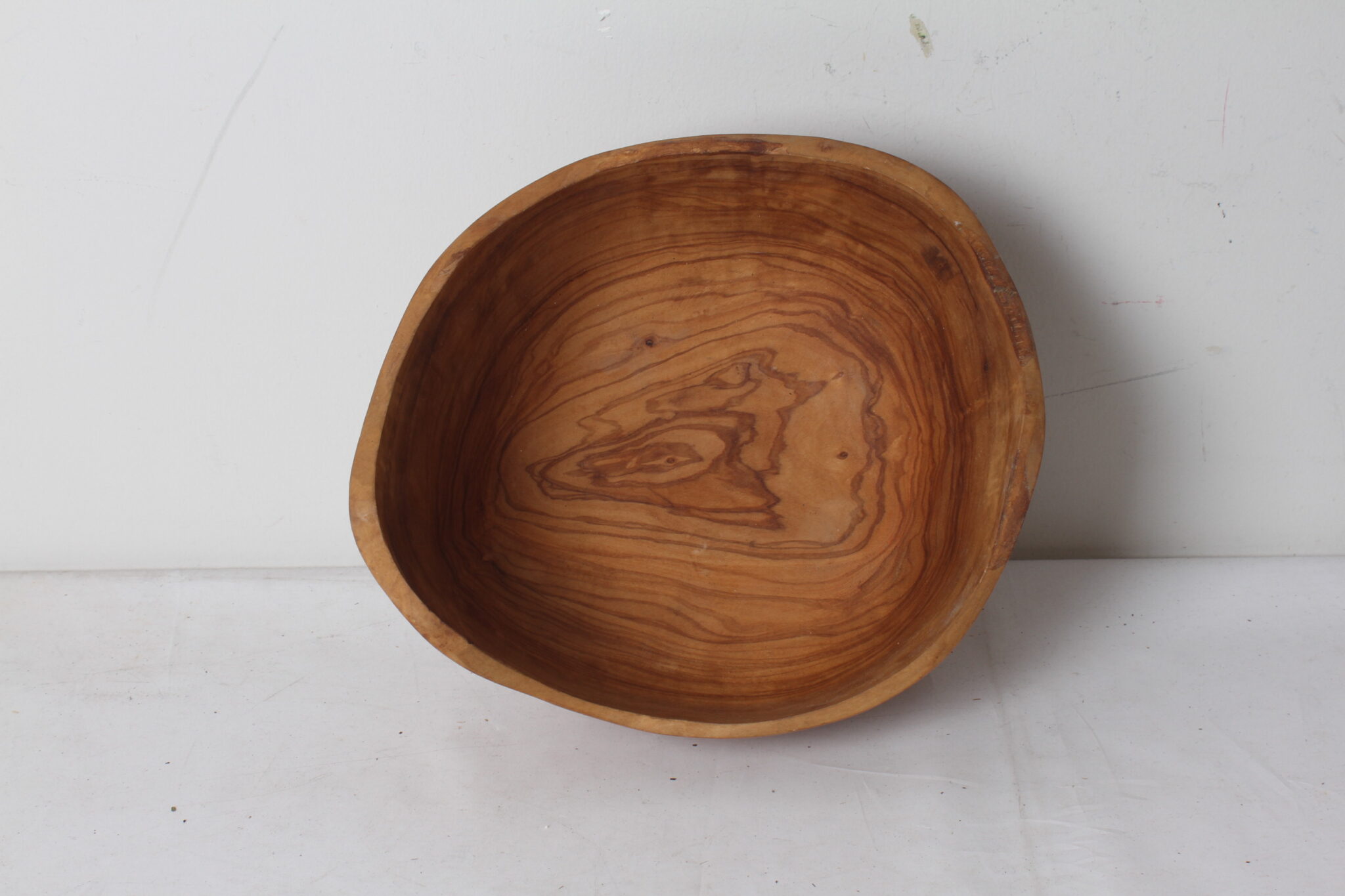 corbeille-a-fruits-en-bois-d'olivier-art-de-la-table-brocante-occasion-emmaus-scherwiller-etikette (4)