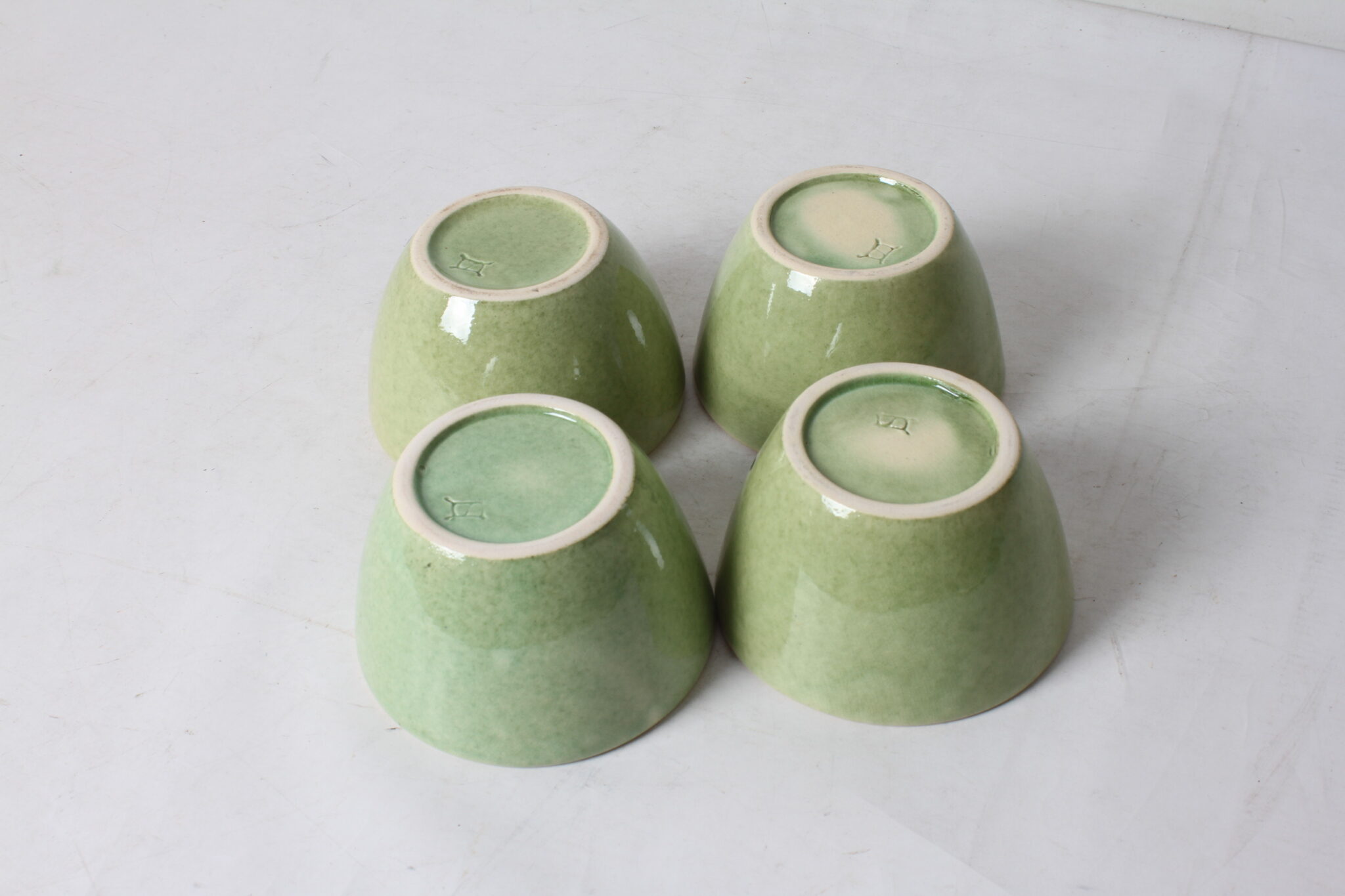 coupelles-en-ceramique-vernissee-decor-floral-art-de-la-table-brocante-occasion-emmaus-scherwiller-etikette (1)