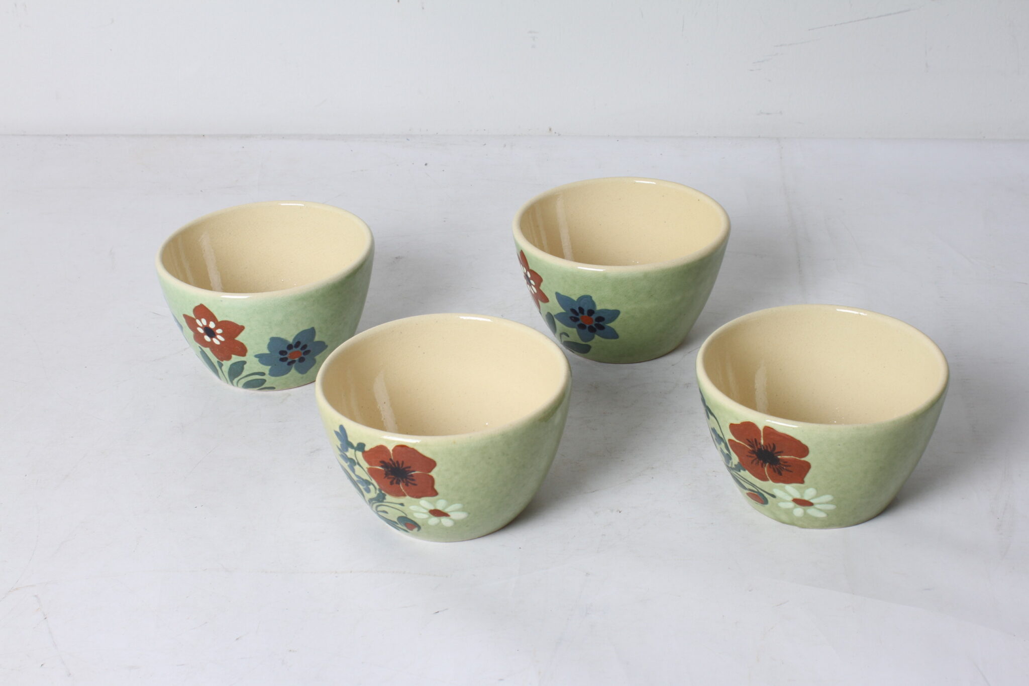 coupelles-en-ceramique-vernissee-decor-floral-art-de-la-table-brocante-occasion-emmaus-scherwiller-etikette (2)