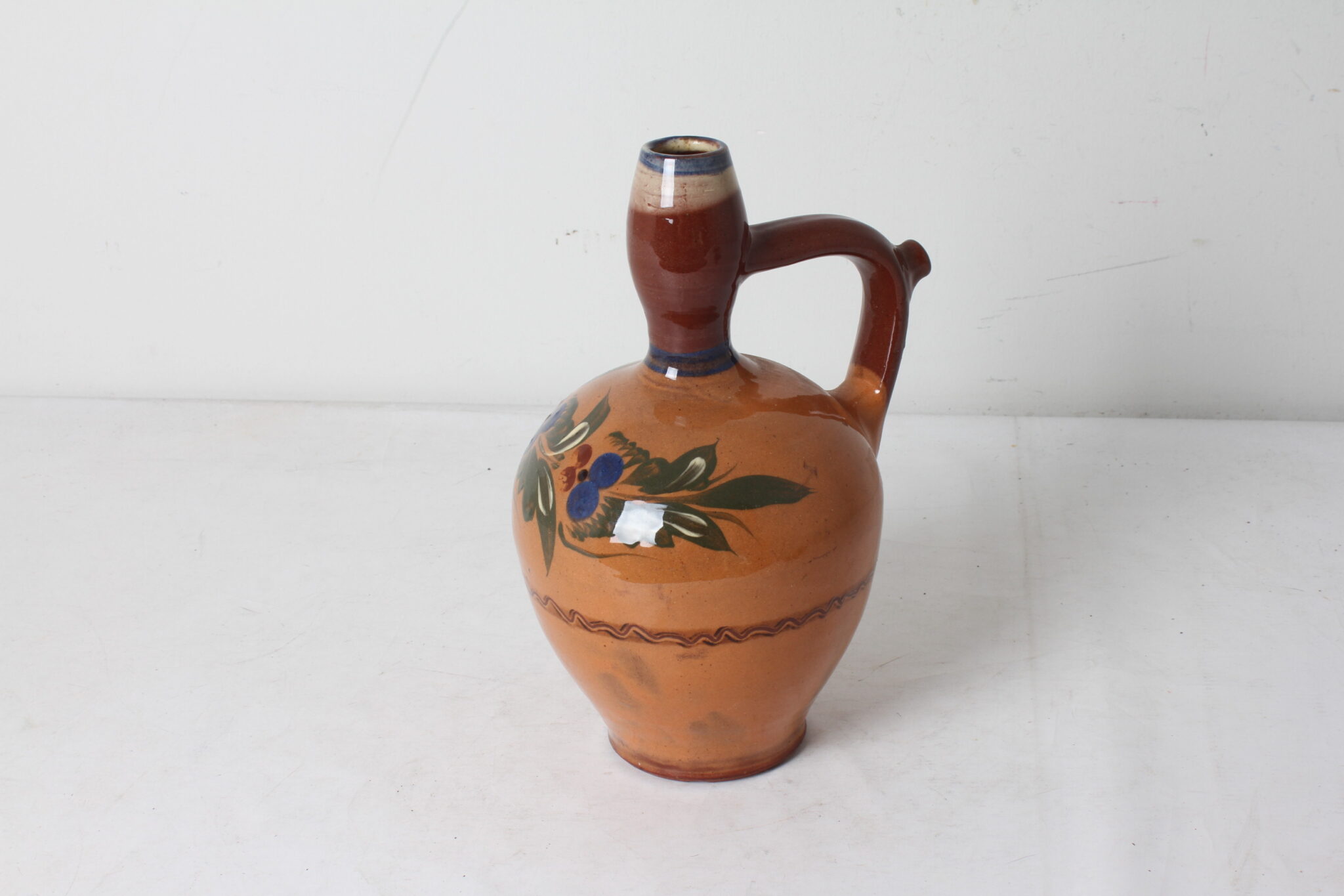 cruche-vintage-terre-cuite-emaillee-art-de-la-table-objets-deco-brocante-occasion-emmaus-scherwiller-etikette (2)
