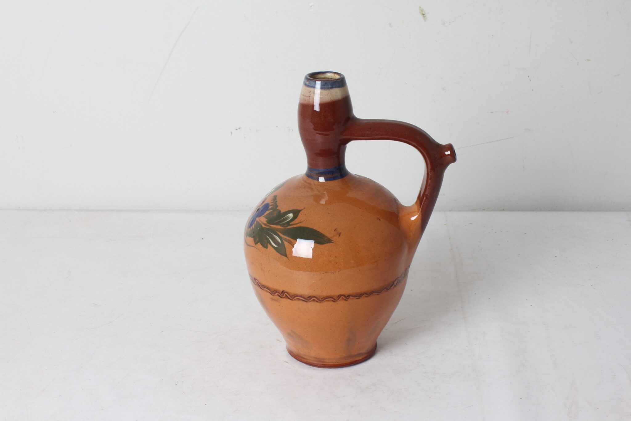 cruche-vintage-terre-cuite-emaillee-art-de-la-table-objets-deco-brocante-occasion-emmaus-scherwiller-etikette (3)