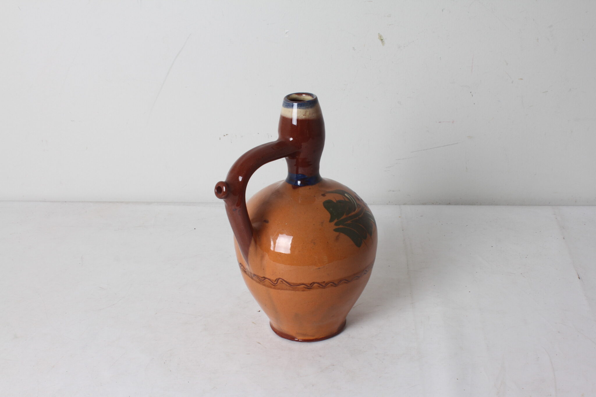 cruche-vintage-terre-cuite-emaillee-art-de-la-table-objets-deco-brocante-occasion-emmaus-scherwiller-etikette (4)