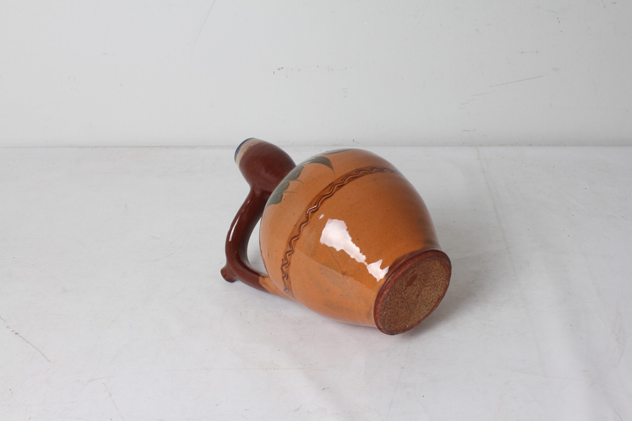 cruche-vintage-terre-cuite-emaillee-art-de-la-table-objets-deco-brocante-occasion-emmaus-scherwiller-etikette (6)