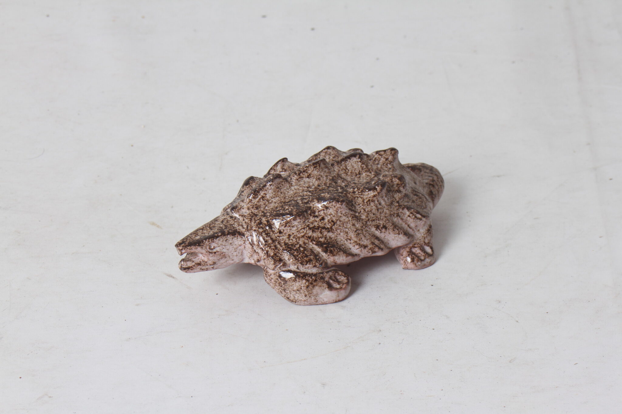 decoration-tortue-alligator-en-ceramique-signee-objets-deco-brocante-occasion-emmaus-scherwiller-etikette (3)