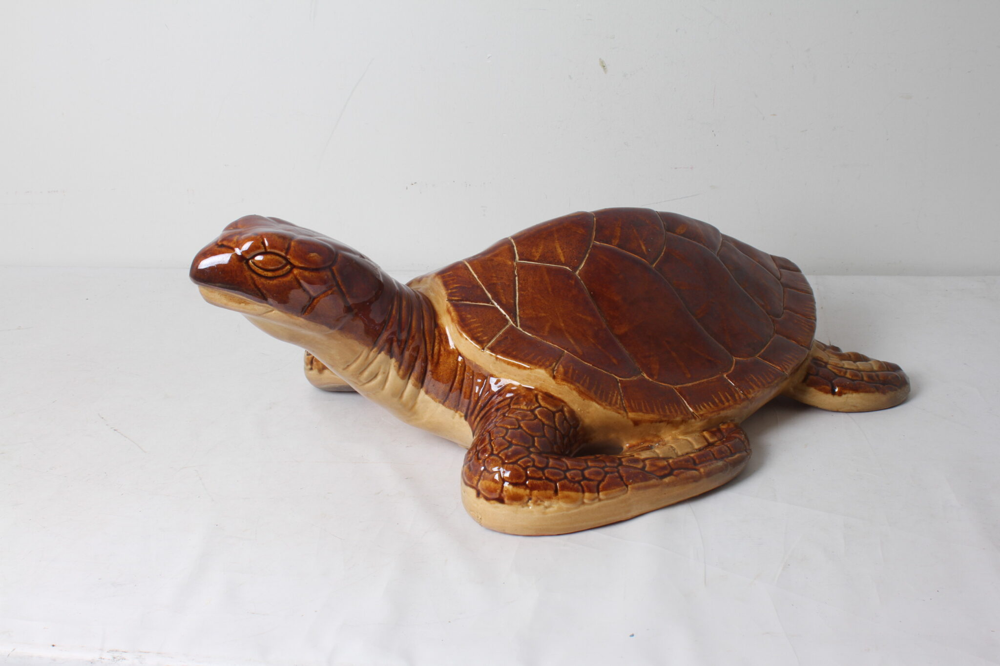 grande-tortue-decorative-de-jardin-en-ceramique-objets-deco-exterieur-interieur-brocante-occasion-emmaus-scherwiller-etikette (2)