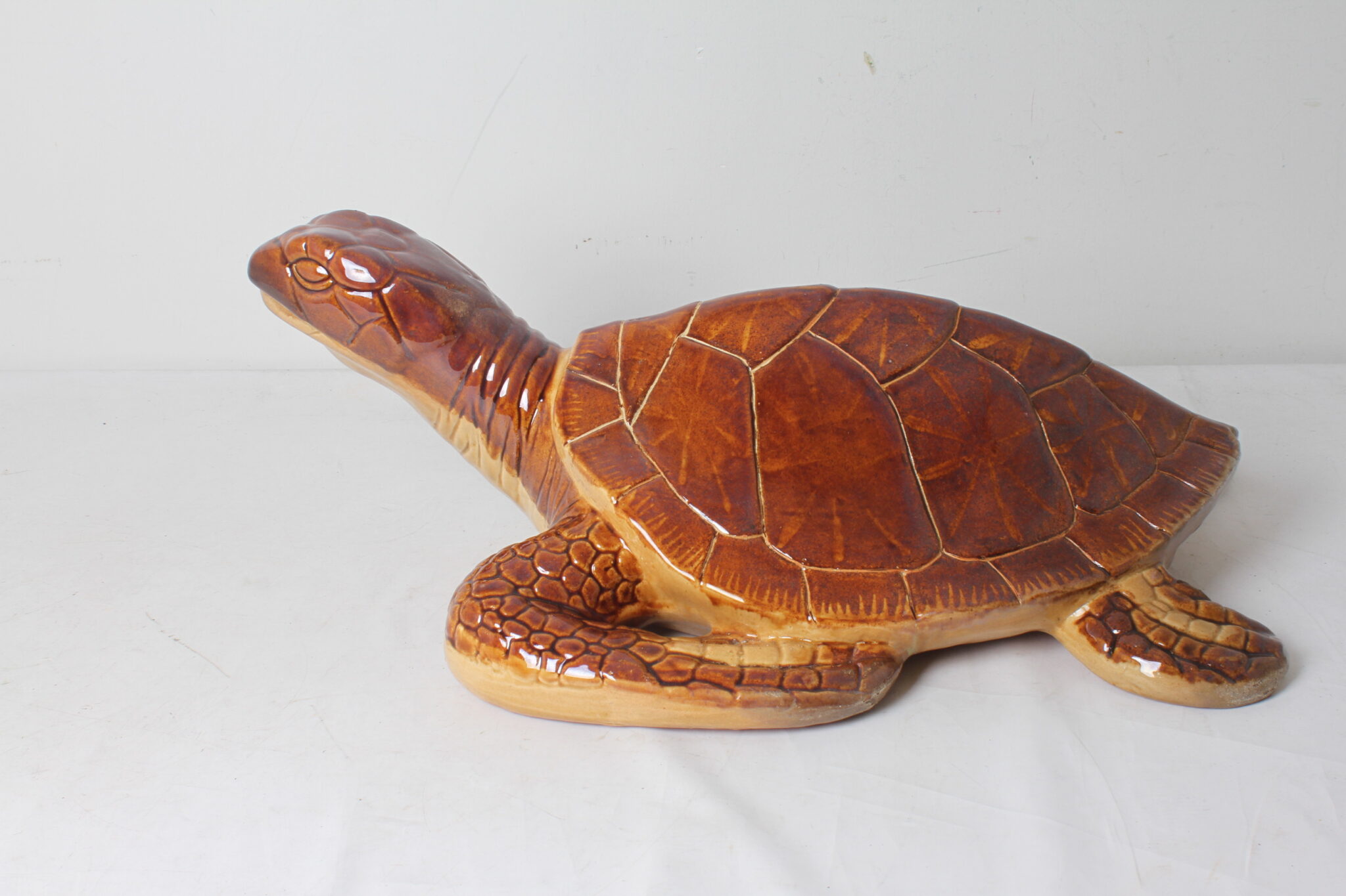 grande-tortue-decorative-de-jardin-en-ceramique-objets-deco-exterieur-interieur-brocante-occasion-emmaus-scherwiller-etikette (3)