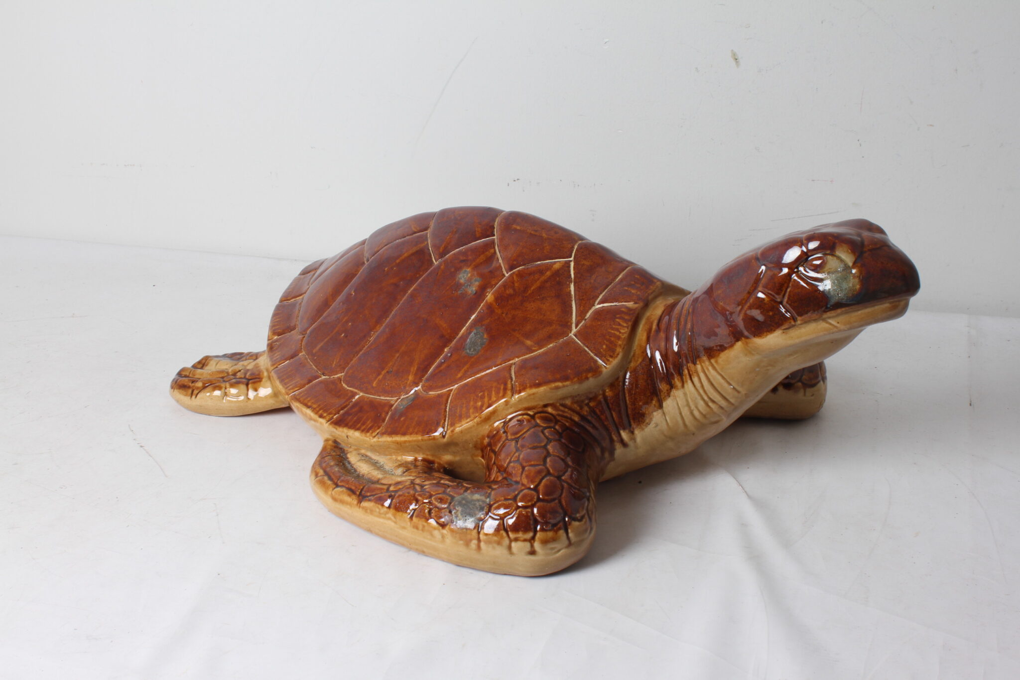grande-tortue-decorative-de-jardin-en-ceramique-objets-deco-exterieur-interieur-brocante-occasion-emmaus-scherwiller-etikette (4)
