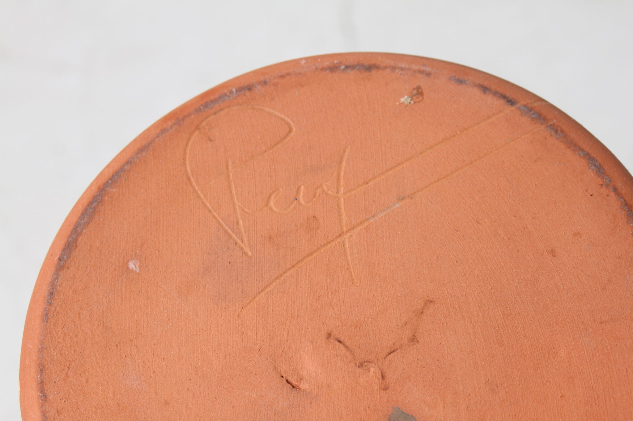 jardiniere-suspendue-terre-cuite-vernissee-signee-objets-deco-brocante-occasion-emmaus-scherwiller-etikette (1)