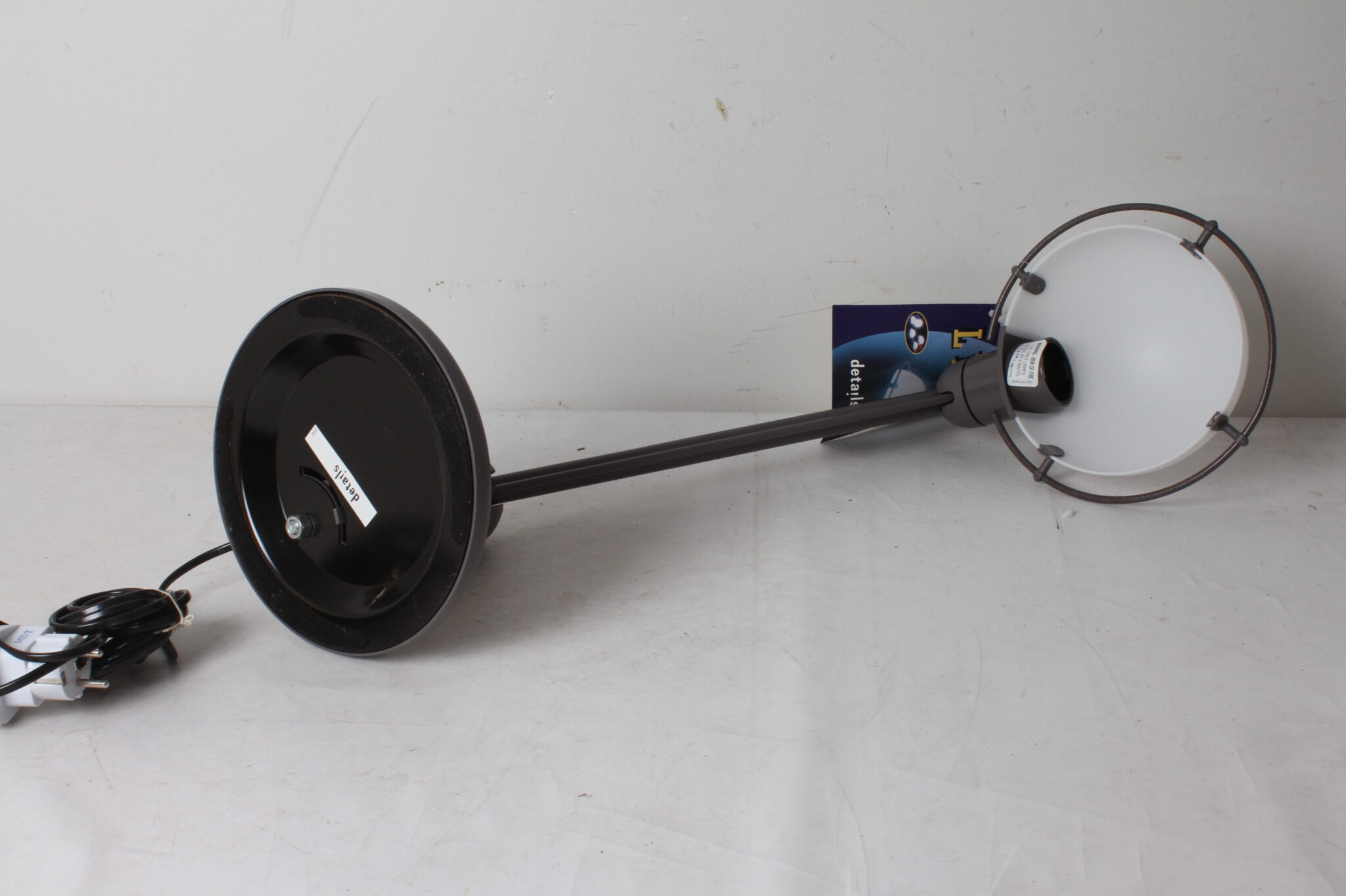 lampe-de-bureau-grise-postmoderne-lyra-details-luminaires-brocante-occasion-emmaus-scherwiller-etikette (4)