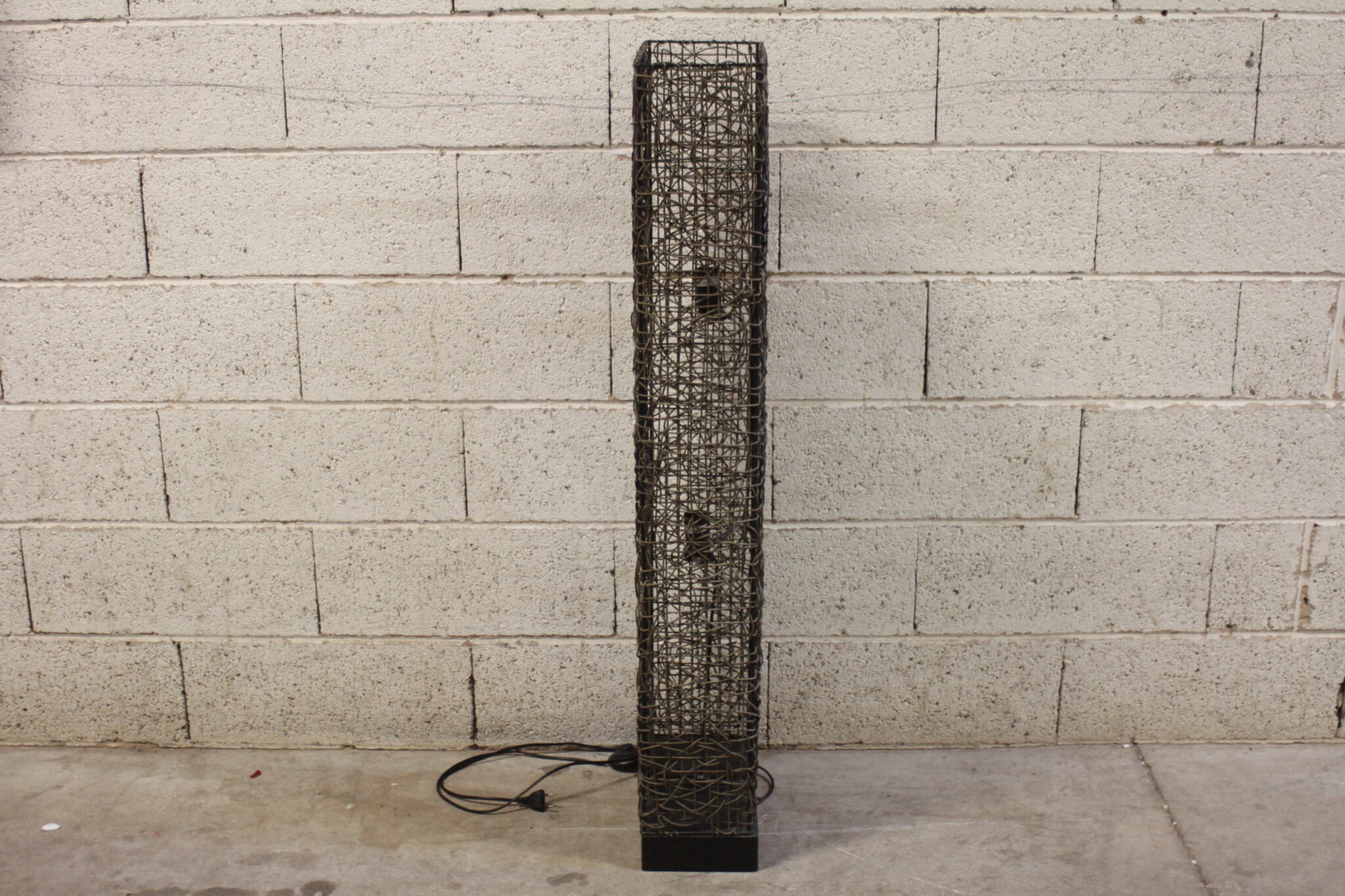 lampe-de-sol-lampadaire-colonne-osier-rotin-decor-soleil-luminaires-occasion-emmaus-scherwiller-etikette (1)