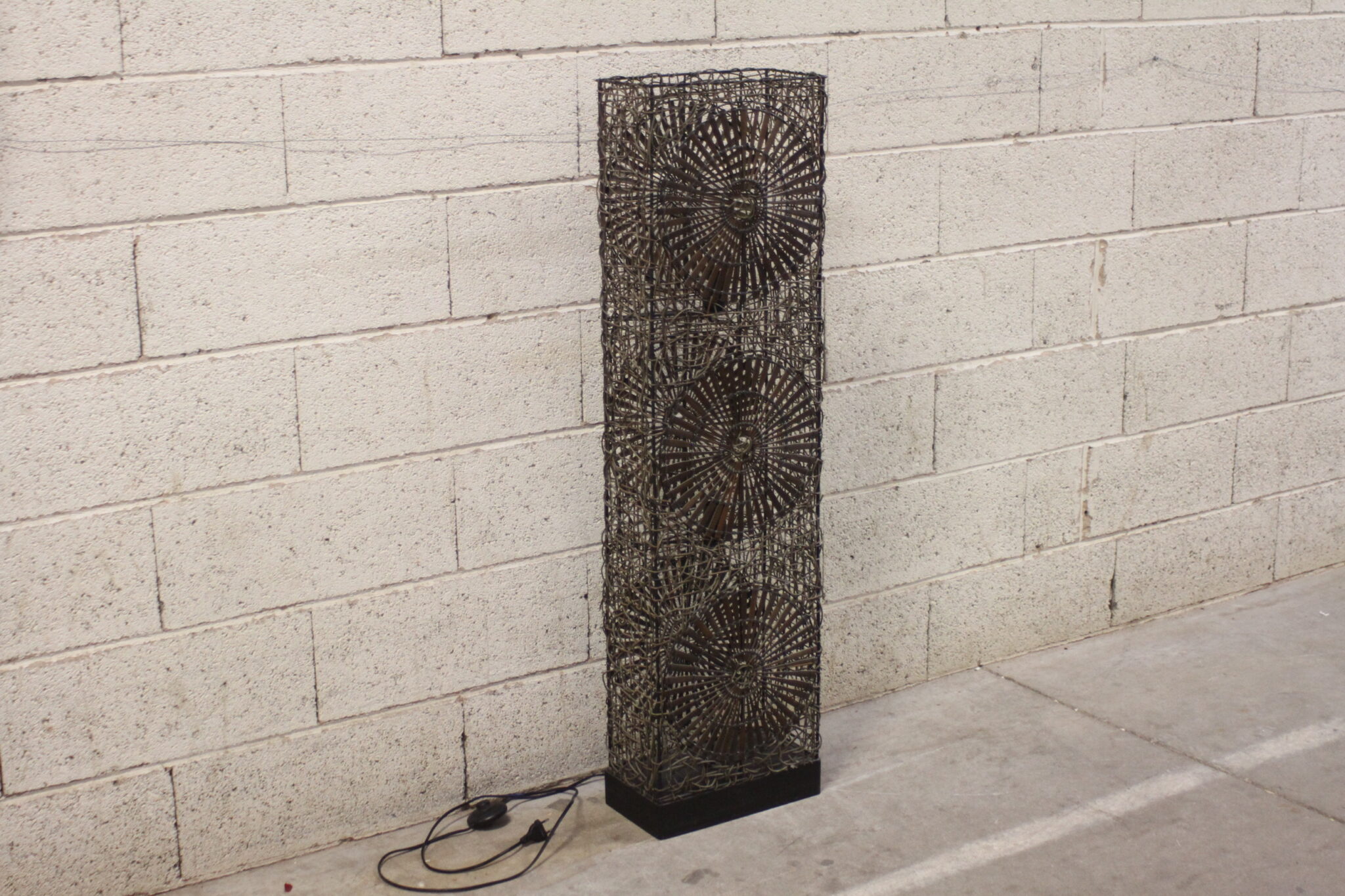 lampe-de-sol-lampadaire-colonne-osier-rotin-decor-soleil-luminaires-occasion-emmaus-scherwiller-etikette (2)