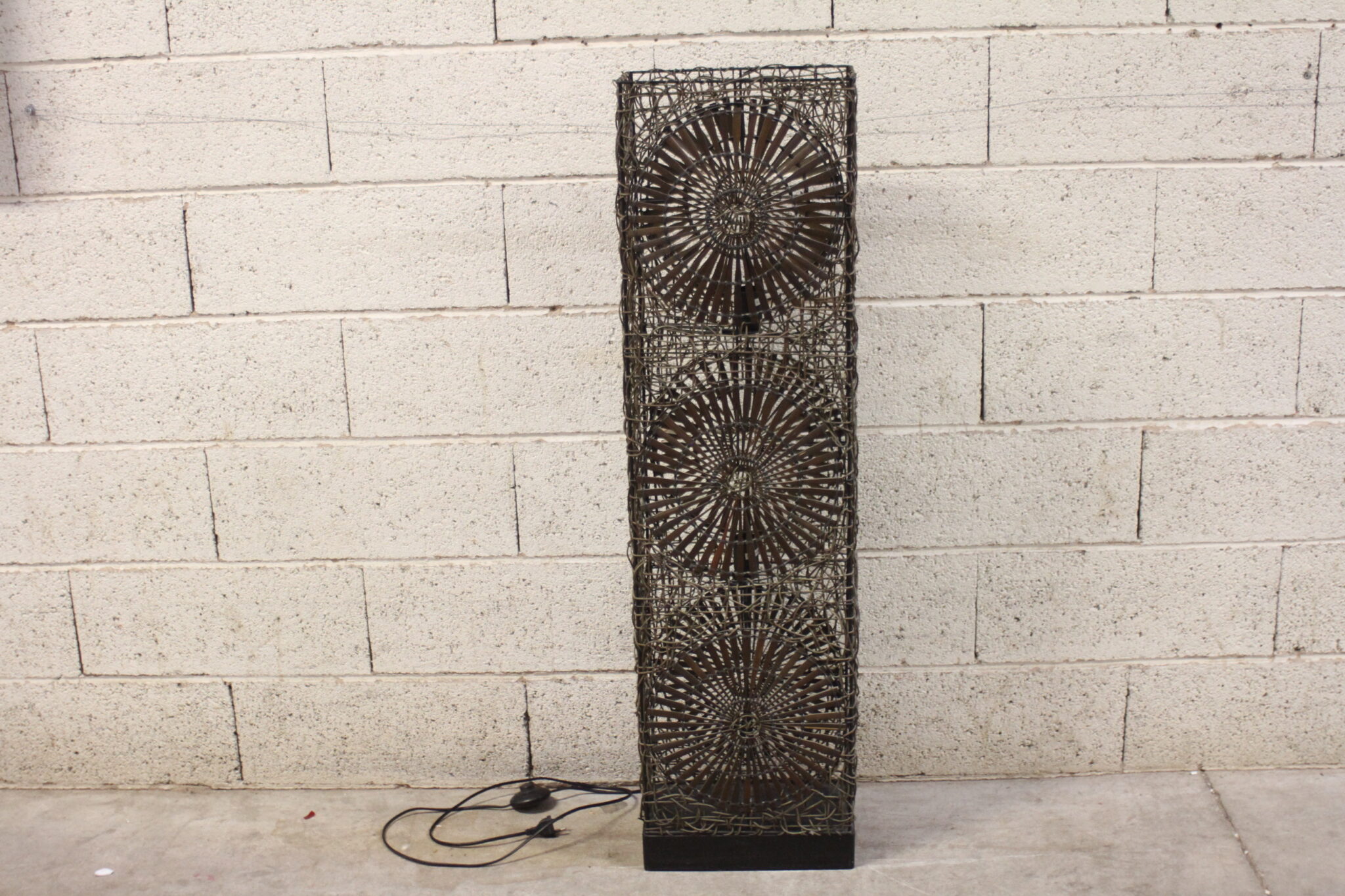 lampe-de-sol-lampadaire-colonne-osier-rotin-decor-soleil-luminaires-occasion-emmaus-scherwiller-etikette (3)