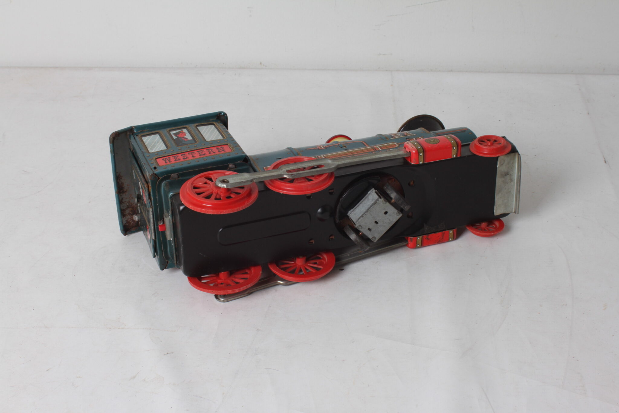 locomotive-en-tole-modern-toys-western-jouets-anciens-brocante-collection-occasion-emmaus-scherwiller-etikette (6)