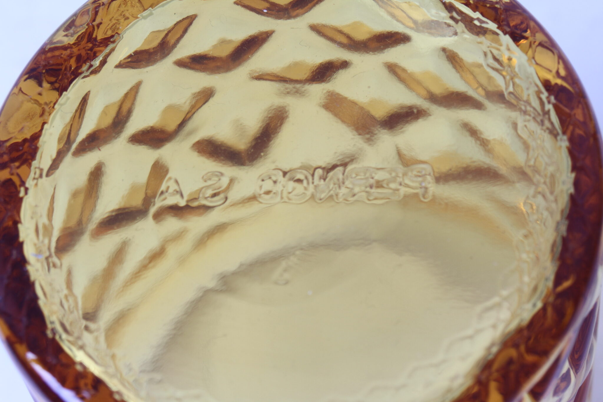 lot-de-6-verres-vintage-en-verre-ambre-texture-pernod-art-de-la-table-brocante-occasion-emmaus-scherwiller-etikette (1)