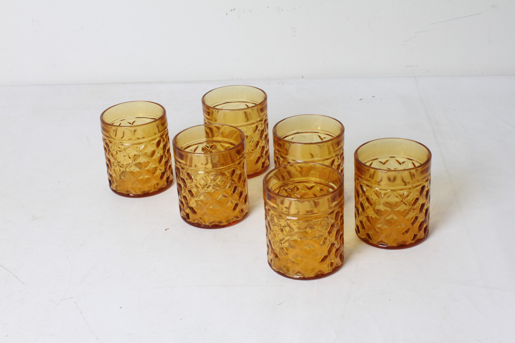 lot-de-6-verres-vintage-en-verre-ambre-texture-pernod-art-de-la-table-brocante-occasion-emmaus-scherwiller-etikette (2)