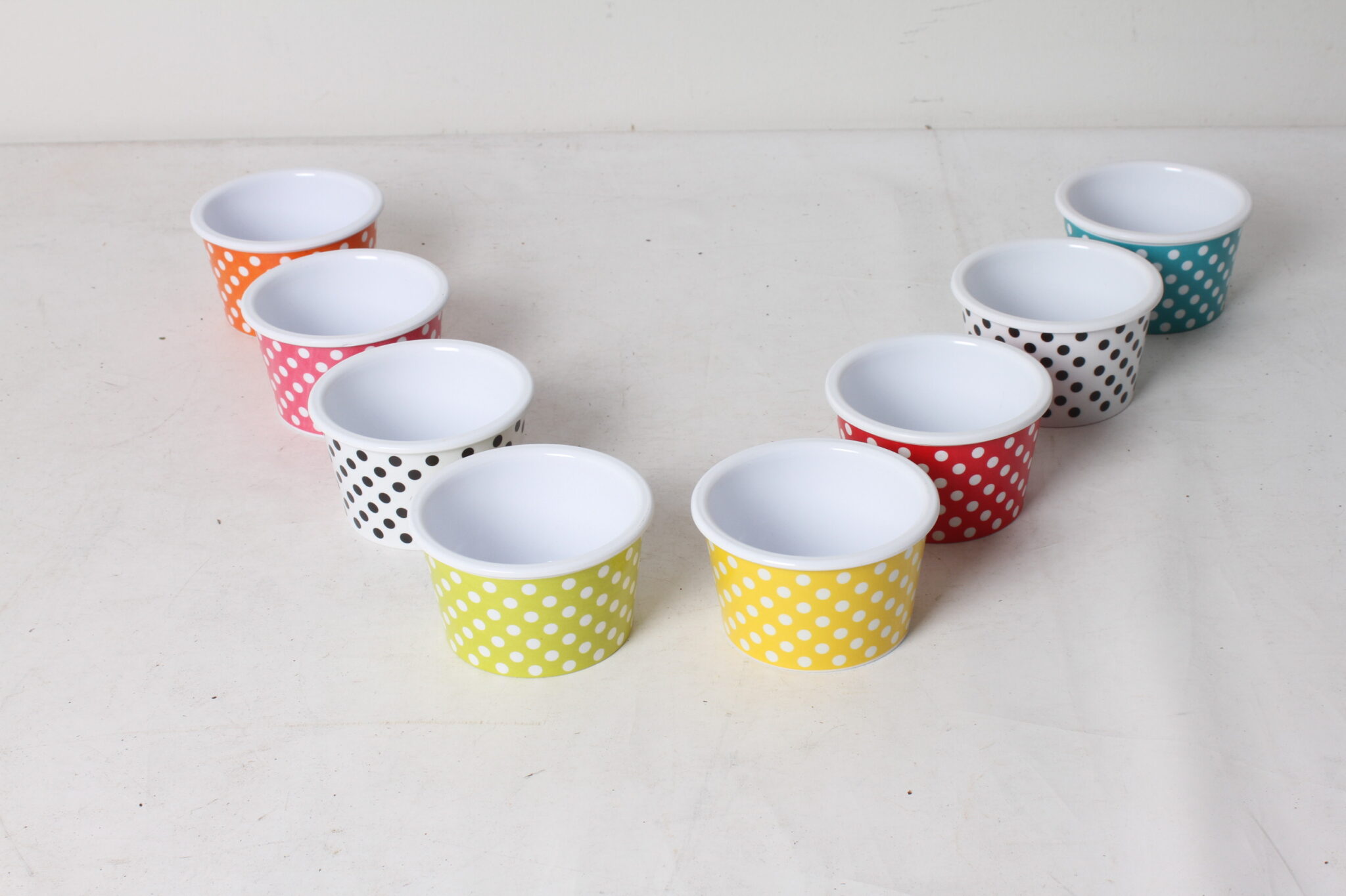 lot-de-8-pots-a-glace-decor-pois-zak-design's-multicolore-plastique-art-de-la-table-occasion-emmaus-scherwiller-etikette (4)
