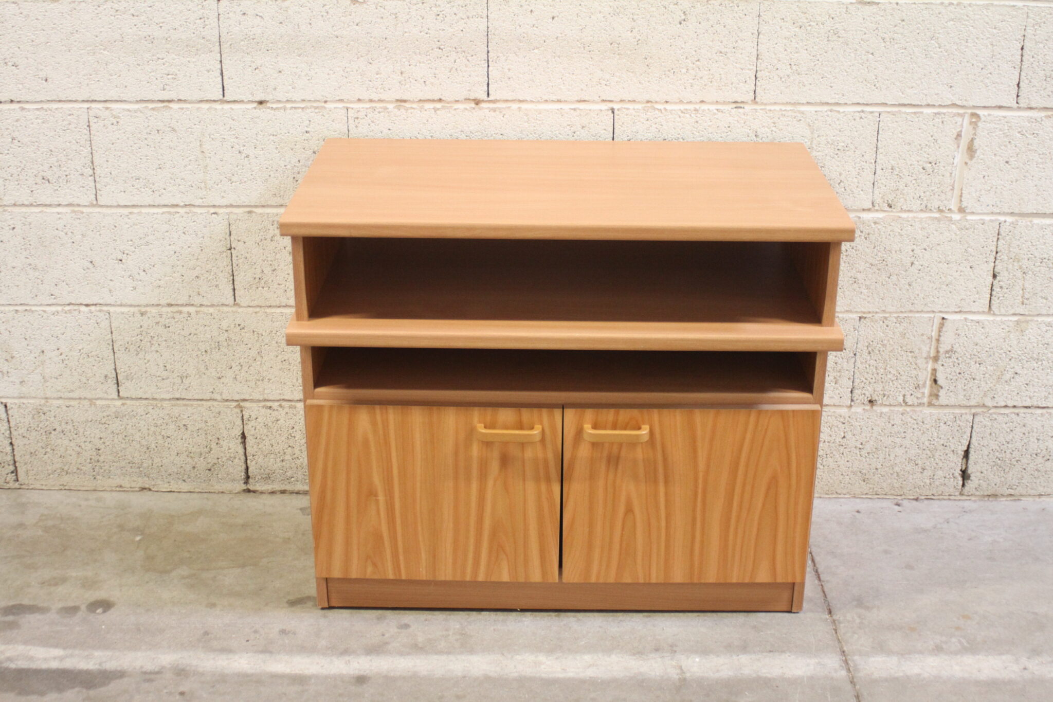 meuble-rangement-tv-hifi-2-portes-sur-roulettes-bois-placage-mobilier-occasion-emmaus-scherwiller-etikette (2)
