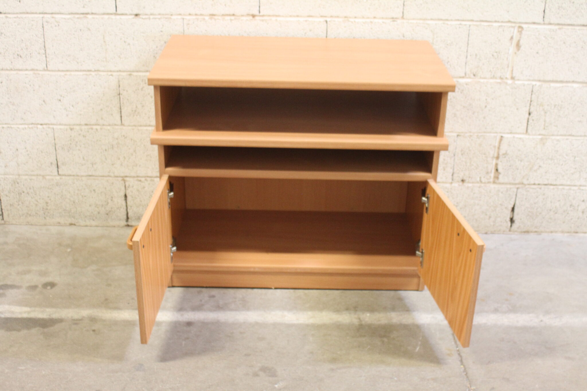 meuble-rangement-tv-hifi-2-portes-sur-roulettes-bois-placage-mobilier-occasion-emmaus-scherwiller-etikette (3)