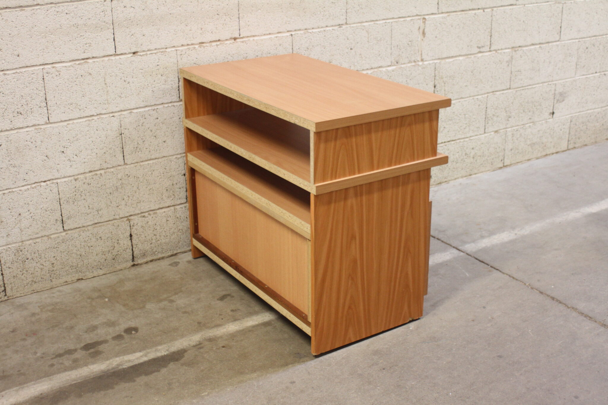 meuble-rangement-tv-hifi-2-portes-sur-roulettes-bois-placage-mobilier-occasion-emmaus-scherwiller-etikette (4)
