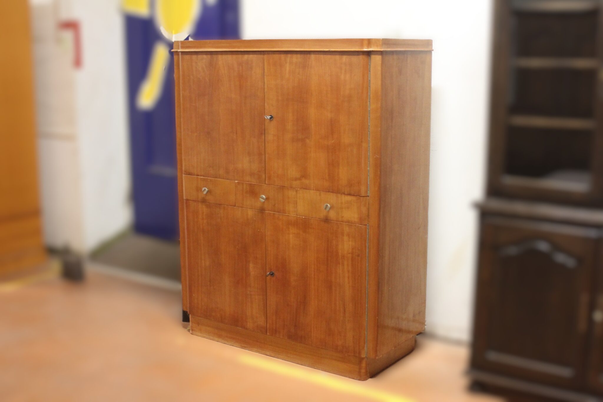 meuble-rangement-vintage-design-art-deco-mid-century-portes-tiroirs-mobilier-brocante-occasion-emmaus-scherwiller-etikette (2)