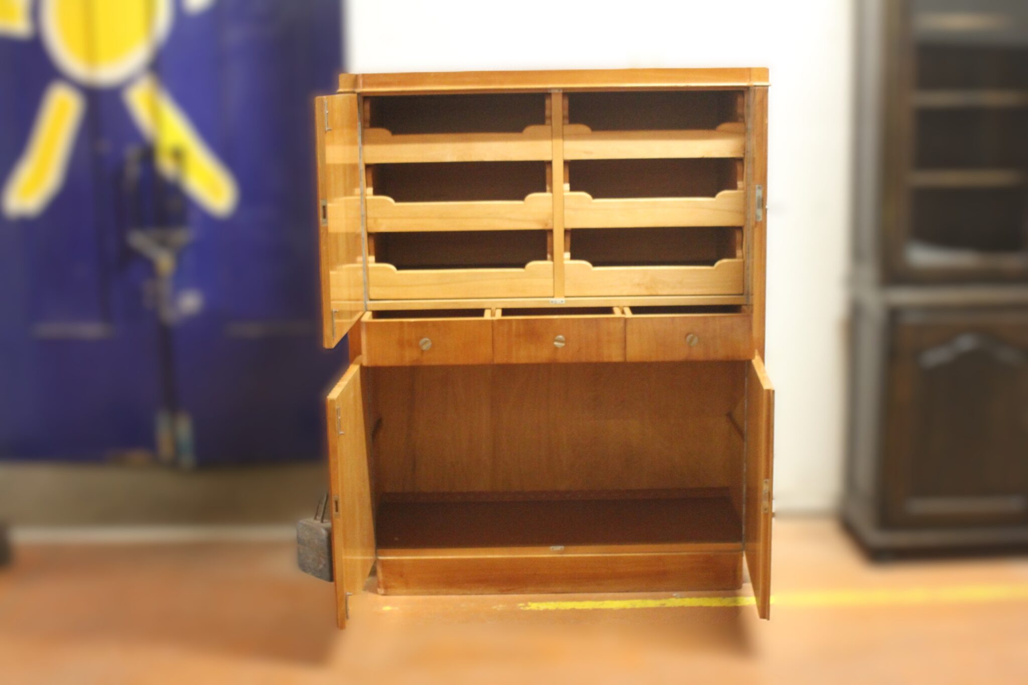 meuble-rangement-vintage-design-art-deco-mid-century-portes-tiroirs-mobilier-brocante-occasion-emmaus-scherwiller-etikette (3)