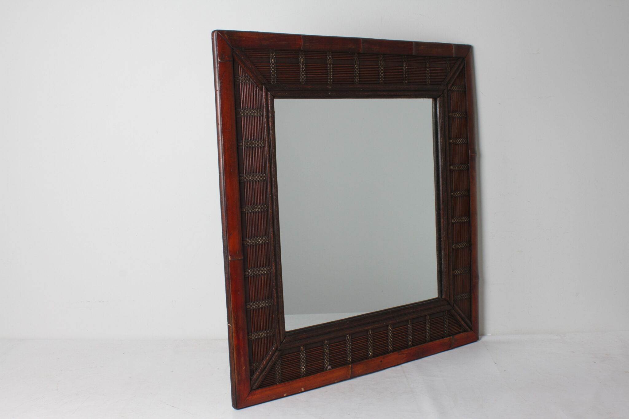 miroir-vintage-carre-bois-osier-bambou-objets-deco-brocante-occasion-emmaus-scherwiller-etikette (2)
