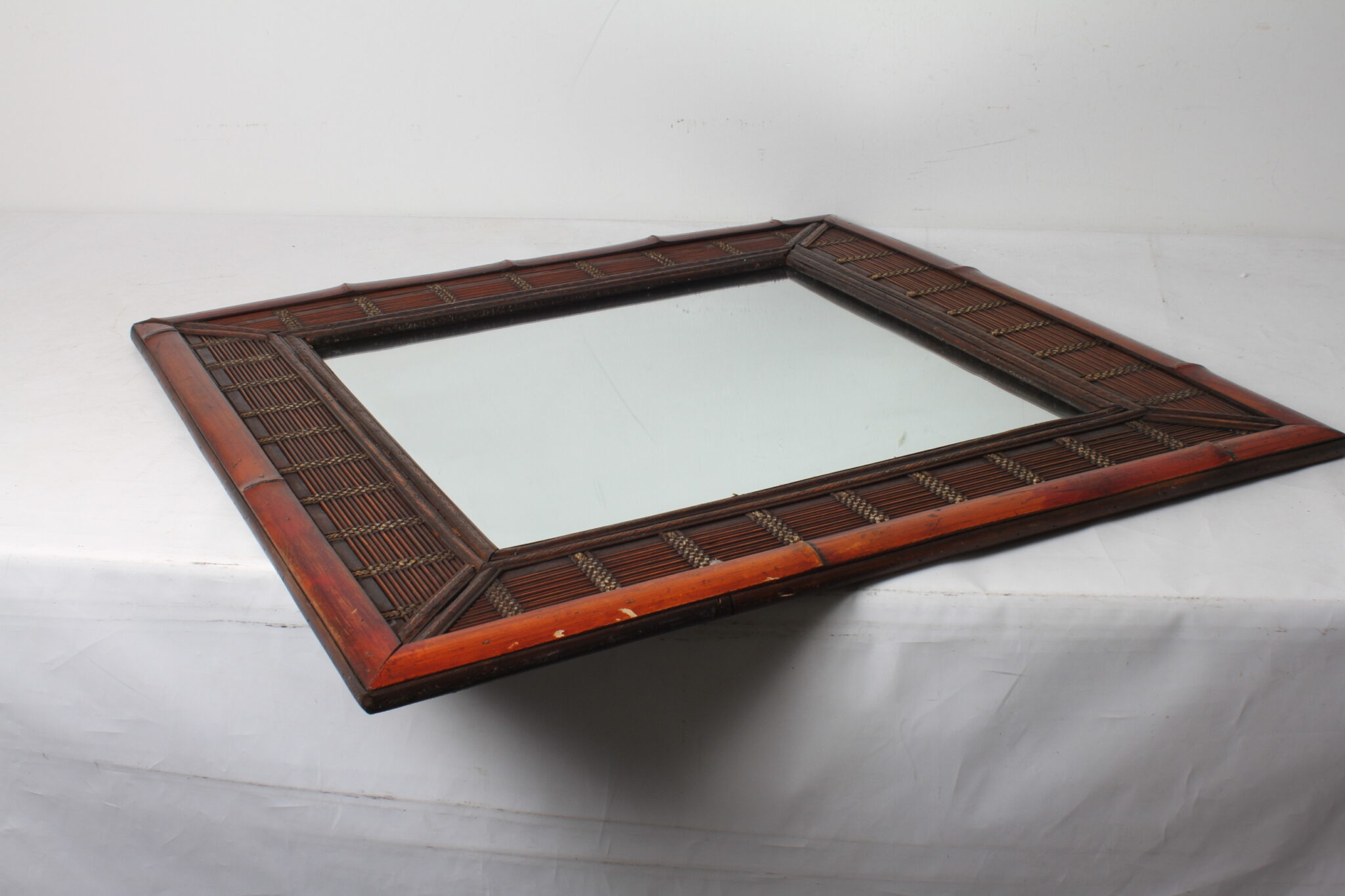miroir-vintage-carre-bois-osier-bambou-objets-deco-brocante-occasion-emmaus-scherwiller-etikette (4)