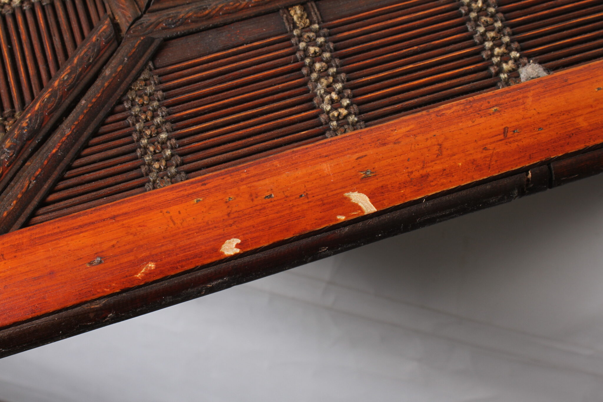 miroir-vintage-carre-bois-osier-bambou-objets-deco-brocante-occasion-emmaus-scherwiller-etikette (5)