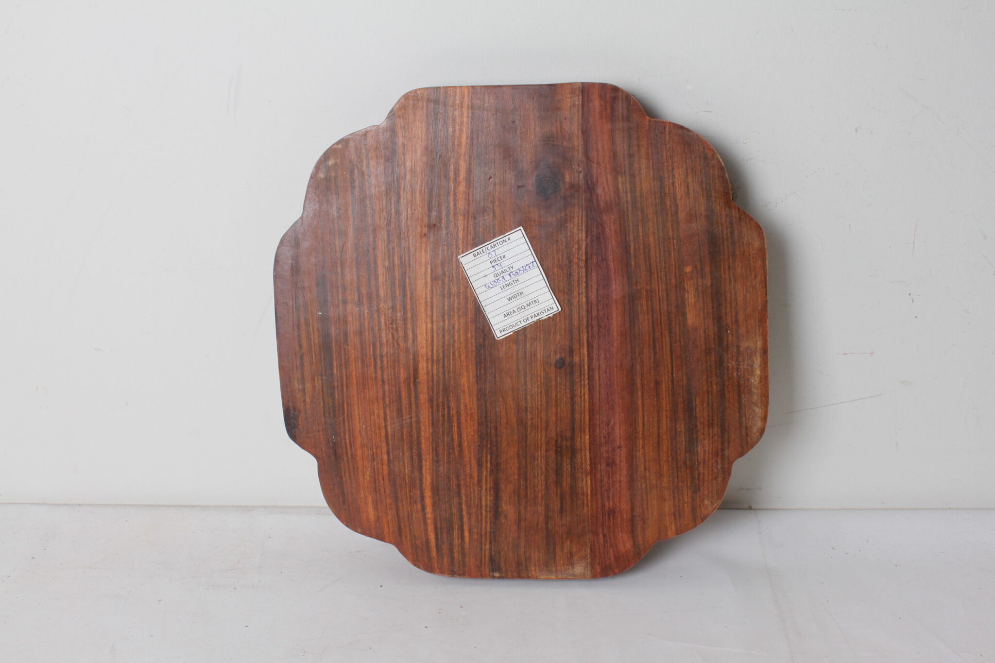 panier-a-fruit-pliable-en-dessous-de-plat-en-bois-sculpte-art-de-la-table-objets-deco-brocante-occasion-emmaus-scherwiller-etikette (1)