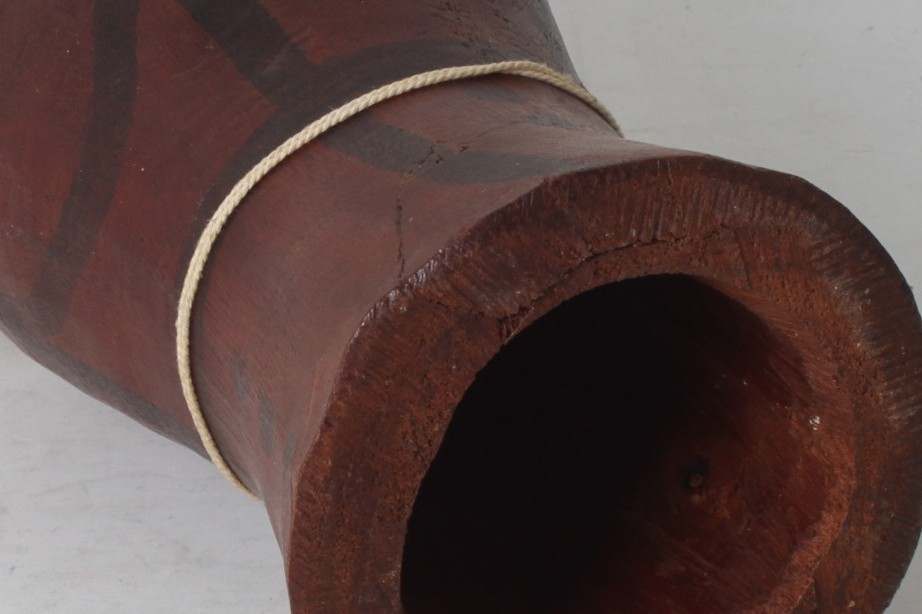 petit-djembe-artisanal-tambour-africain-bois-objets-deco-instrument-musique-occasion-emmaus-scherwiller-etikette (5)